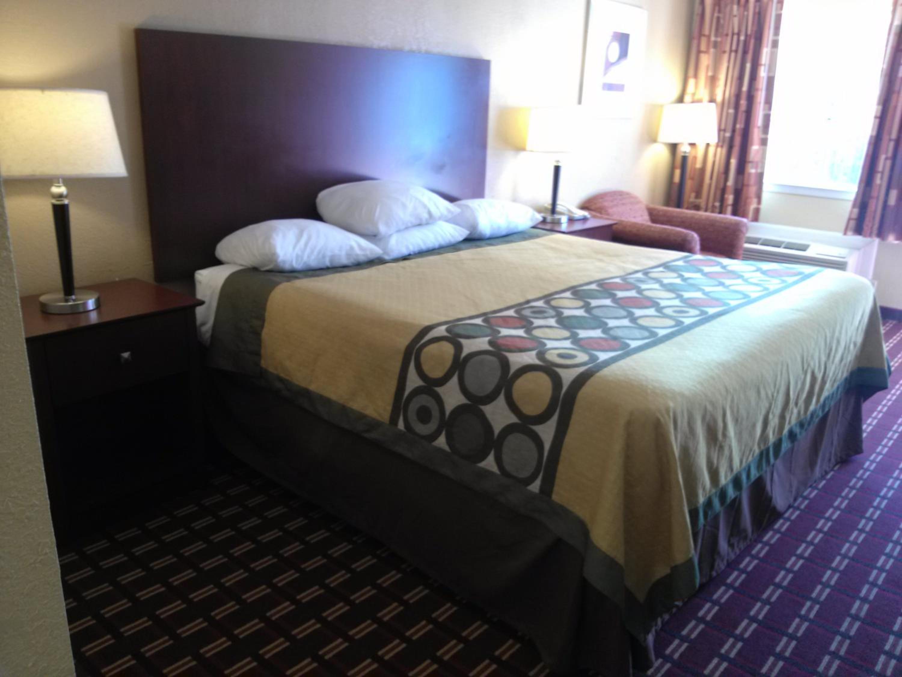 King Room - Non-Smoking - Photo 4