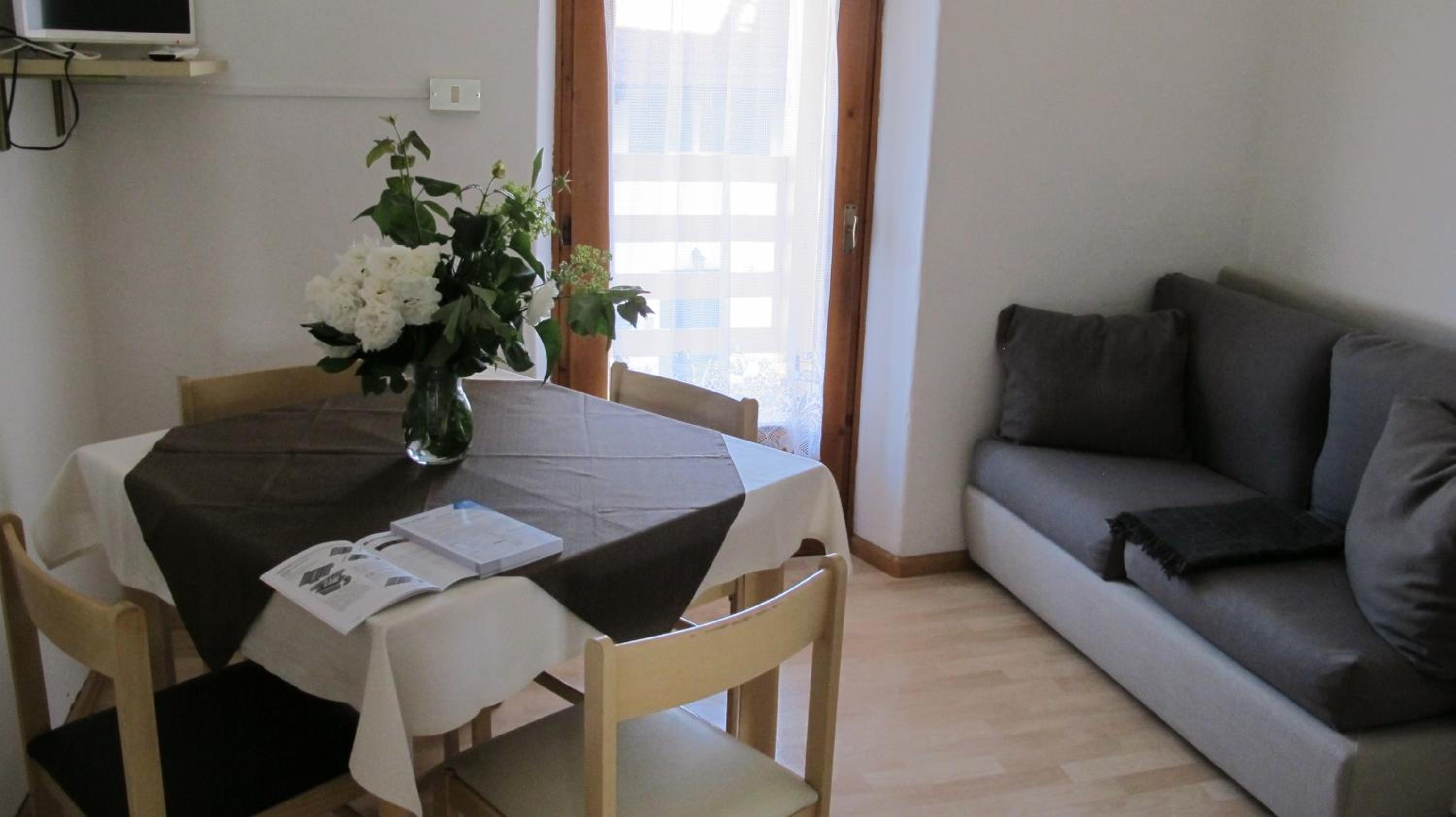 Three-Bedroom Apartment photo 2