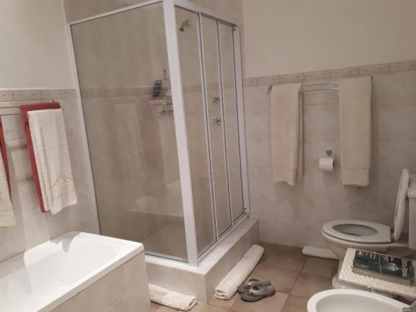 Double Room with Private Bathroom - Photo 4