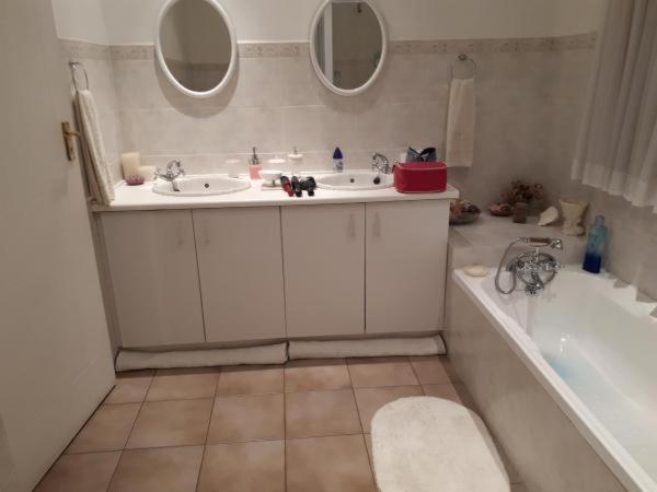 Double Room with Private Bathroom - Photo 7