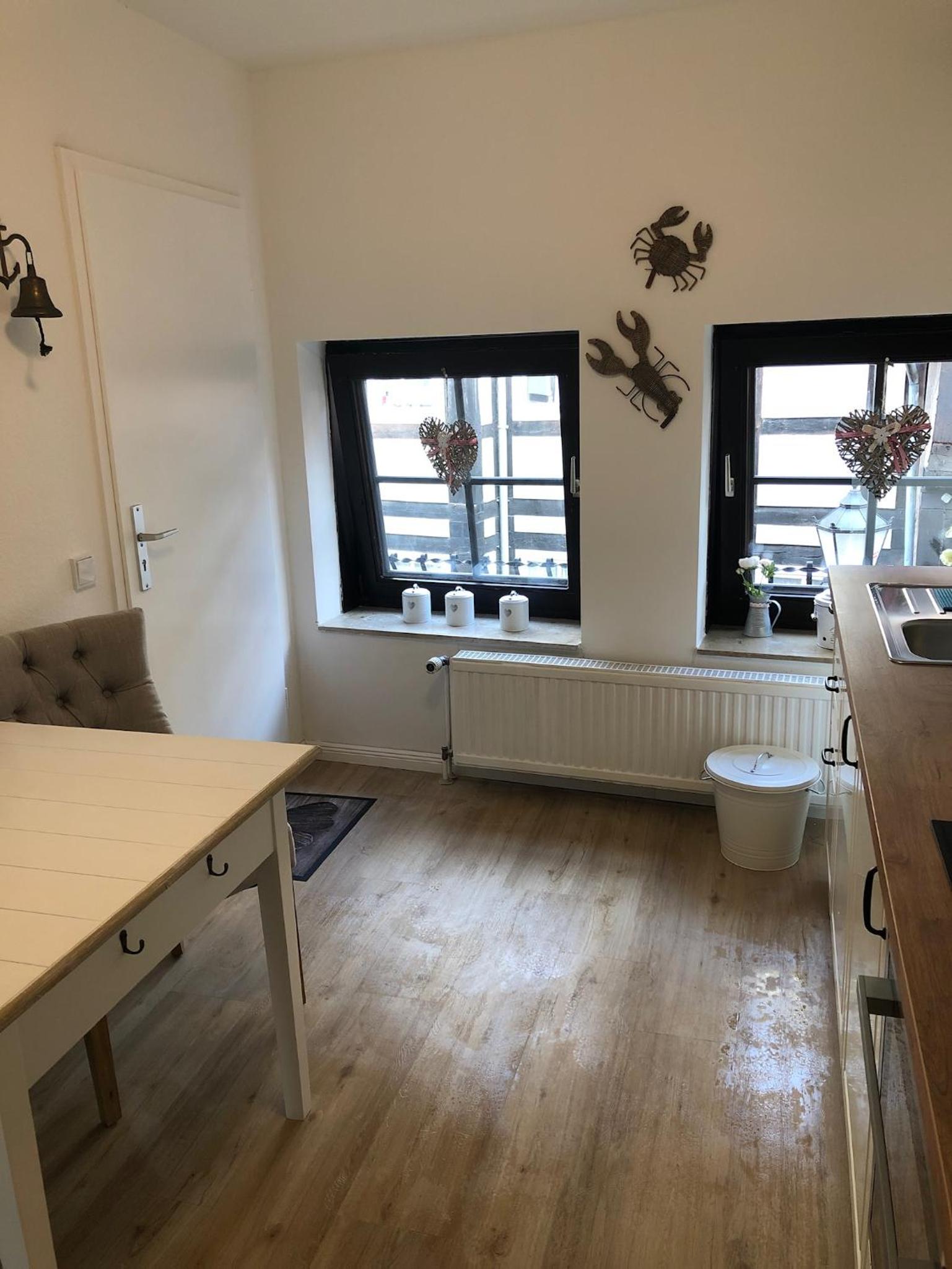 Apartment with Balcony - Photo 4