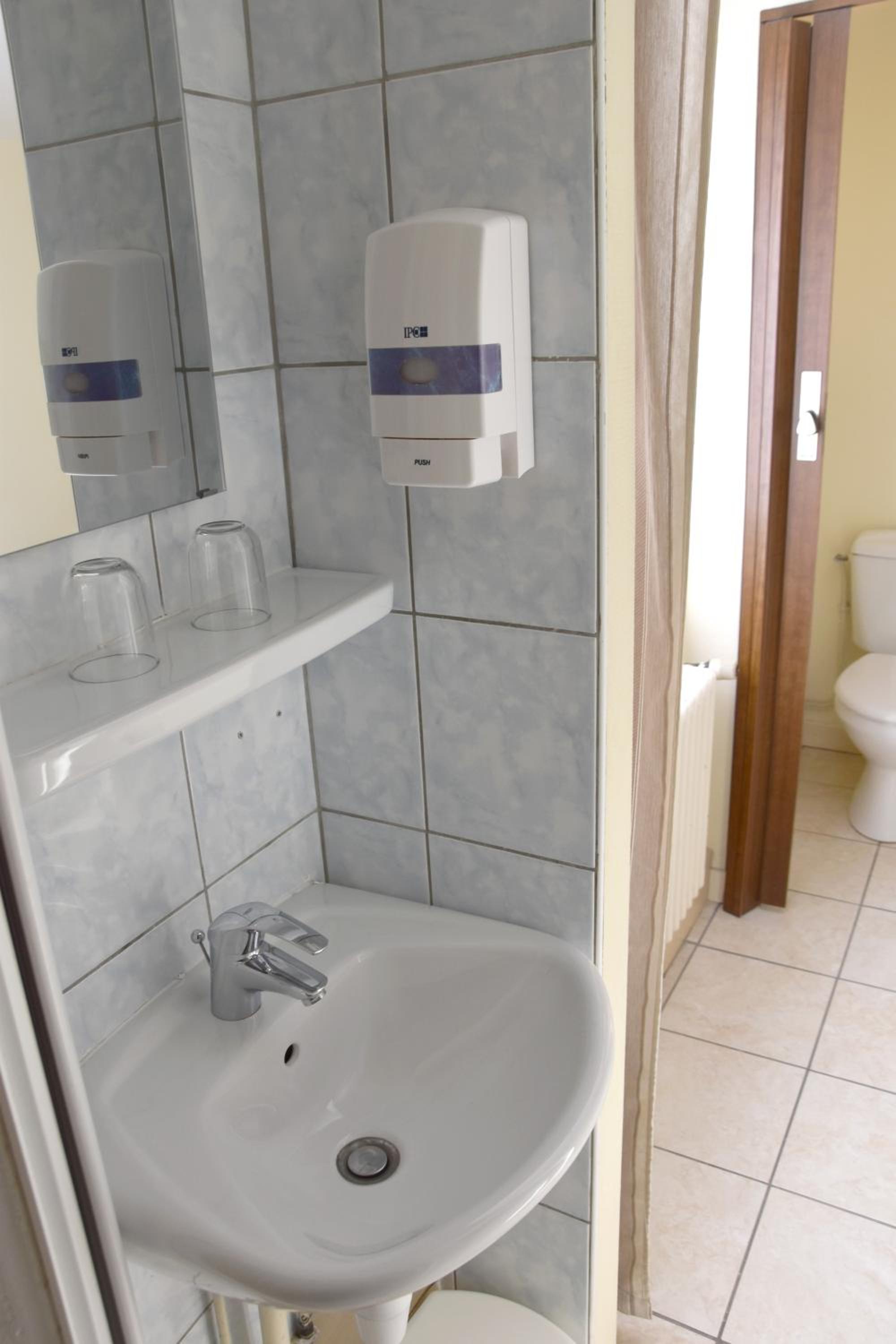 Double Room - Photo 4