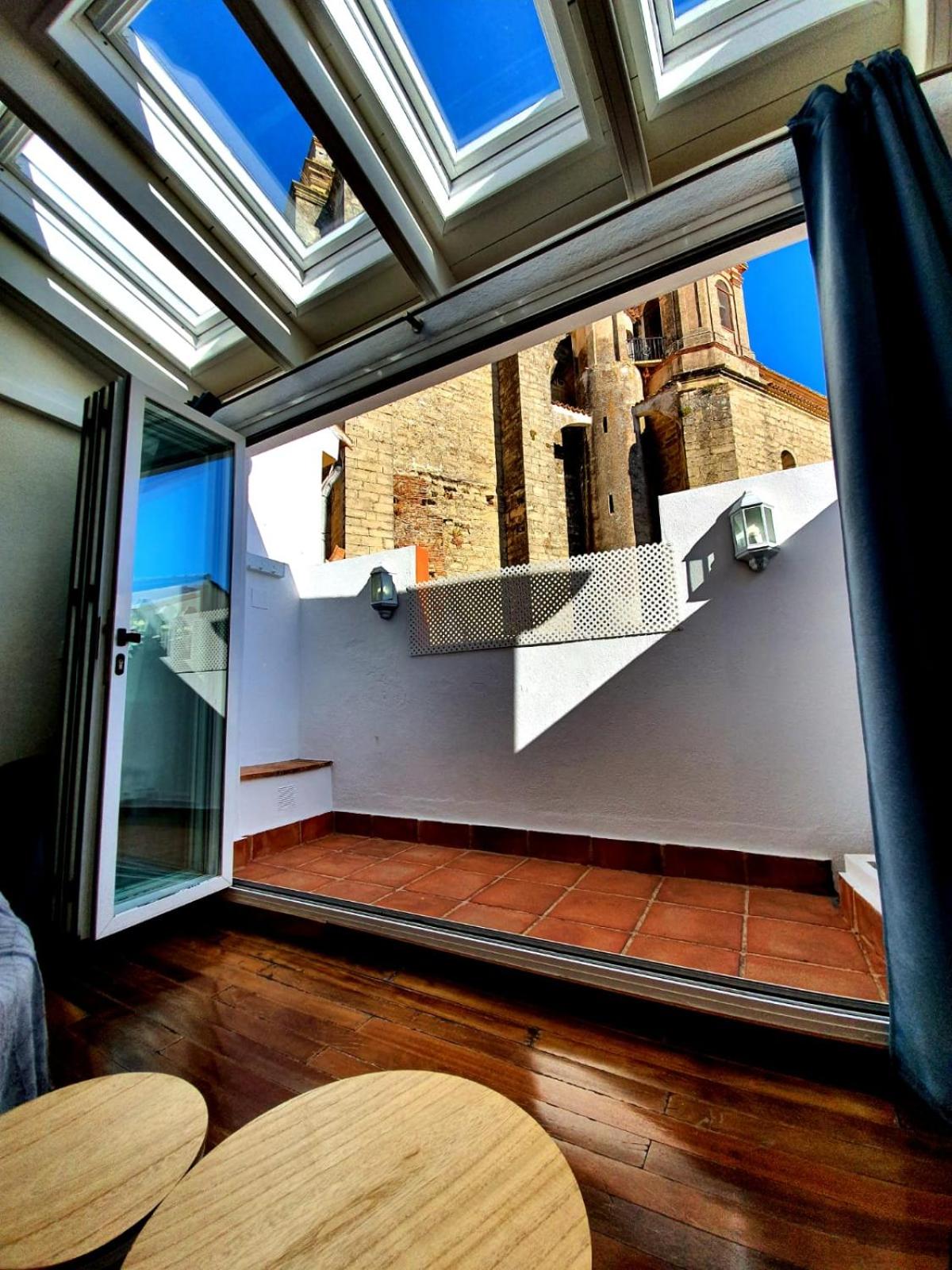 Two-Bedroom House - Photo 2