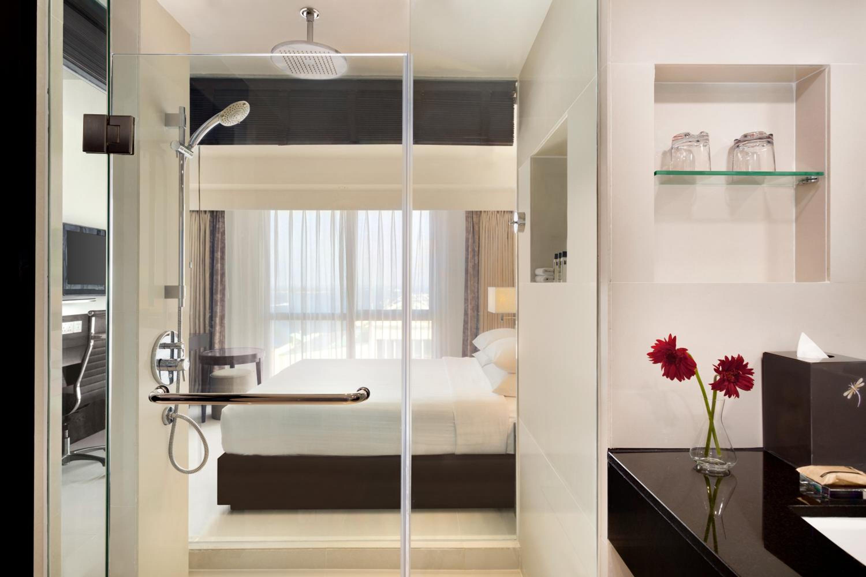 Deluxe Double Room (Free Return Airport Transfer, Complimentary Wifi) - Photo 8