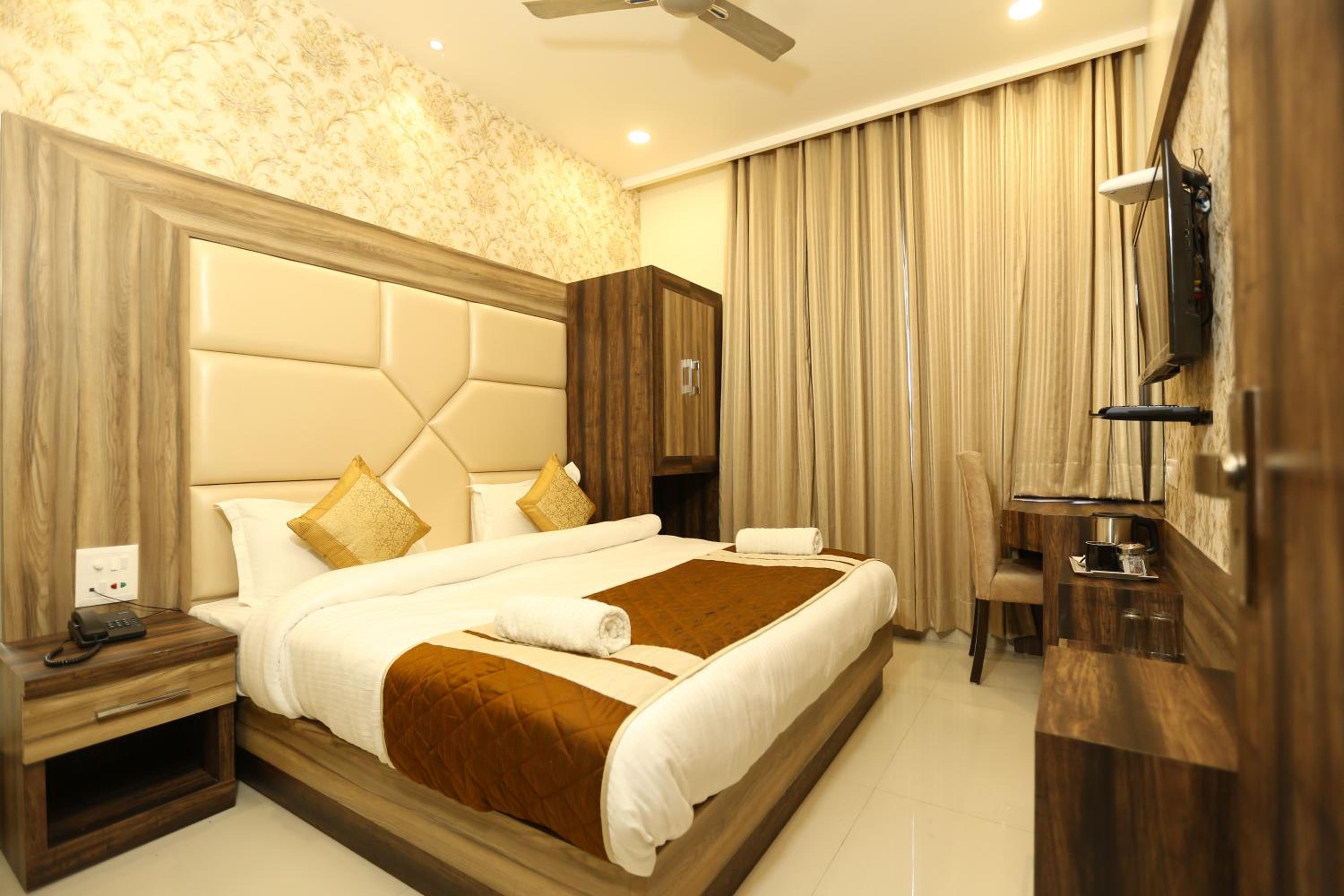 Standard King Room - Photo 1