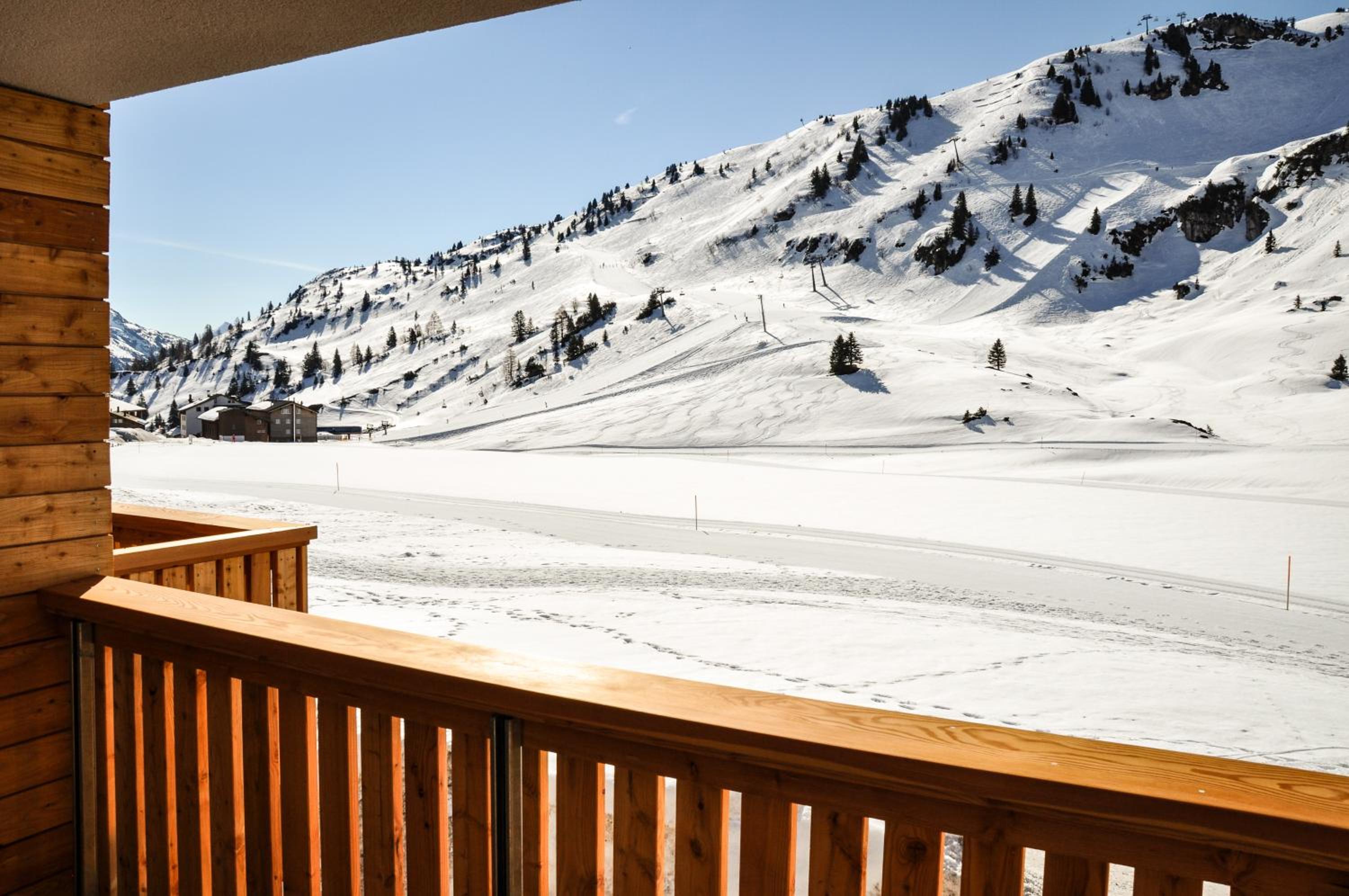 Apartment with Mountain View