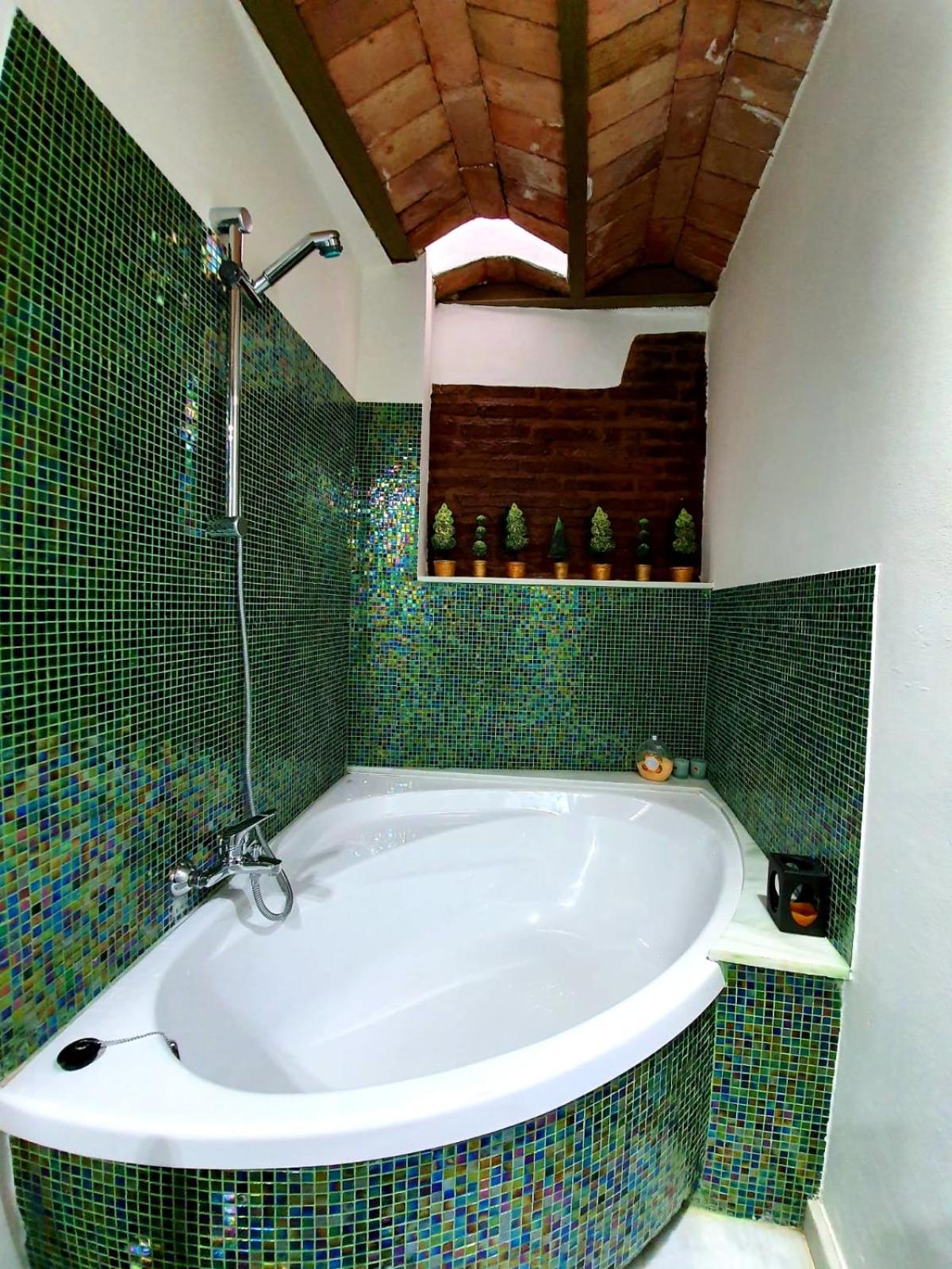 Two-Bedroom House - Photo 9