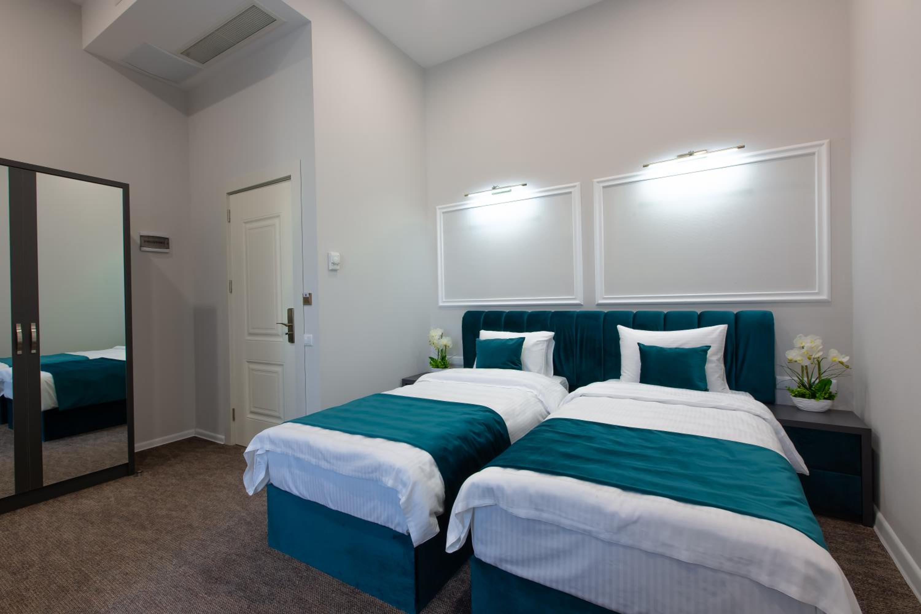 Economy Twin Room - Photo 4