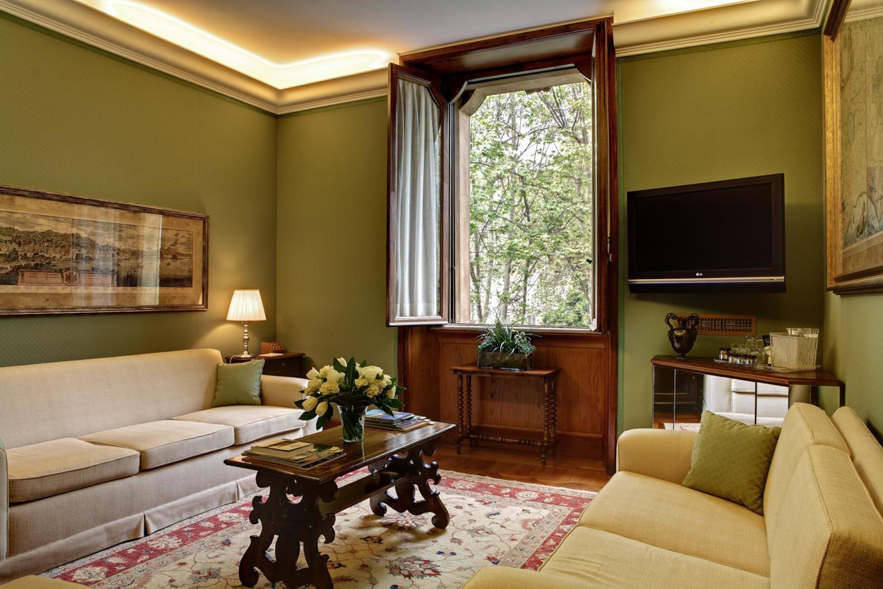 Grand Deluxe Suite photo 3