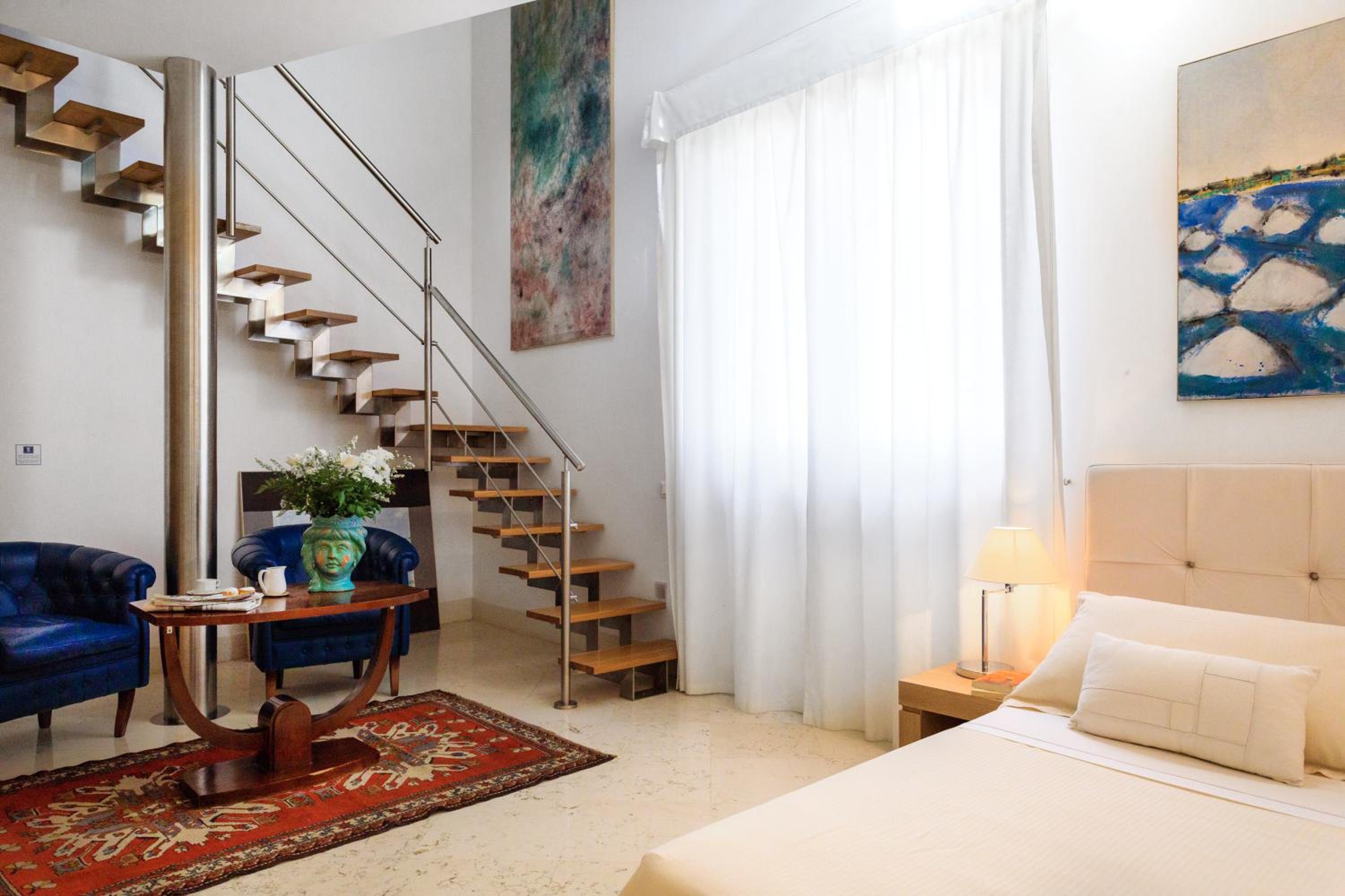 Luxury Suite - Photo 3