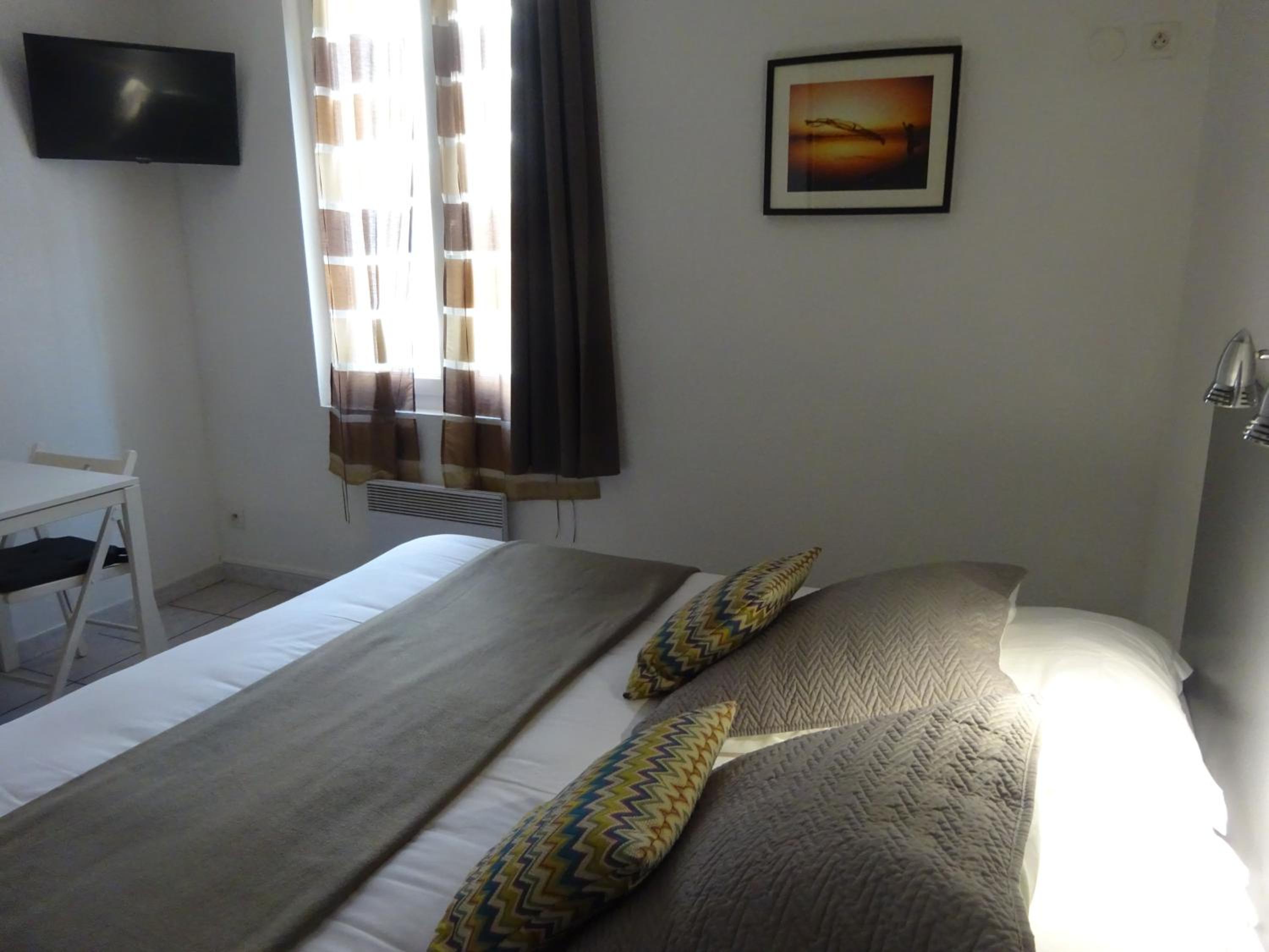 Superior Studio with Air Conditioned - Photo 29