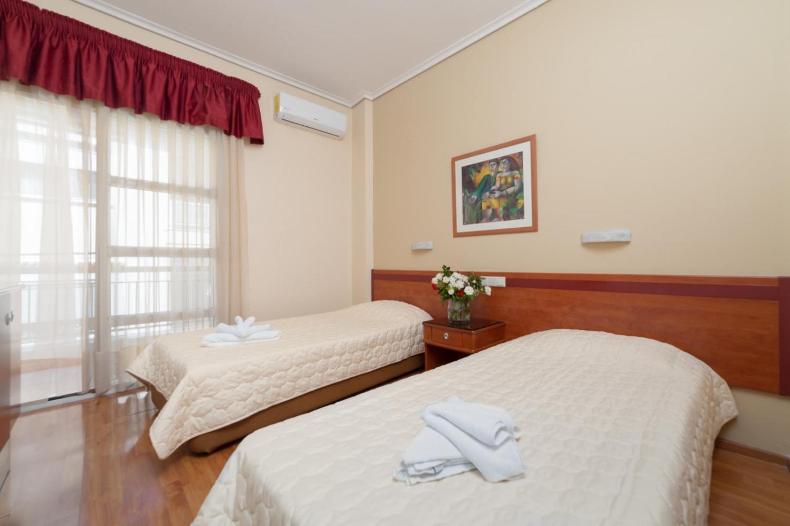Standard Double or Twin Room with Balcony - Photo 6