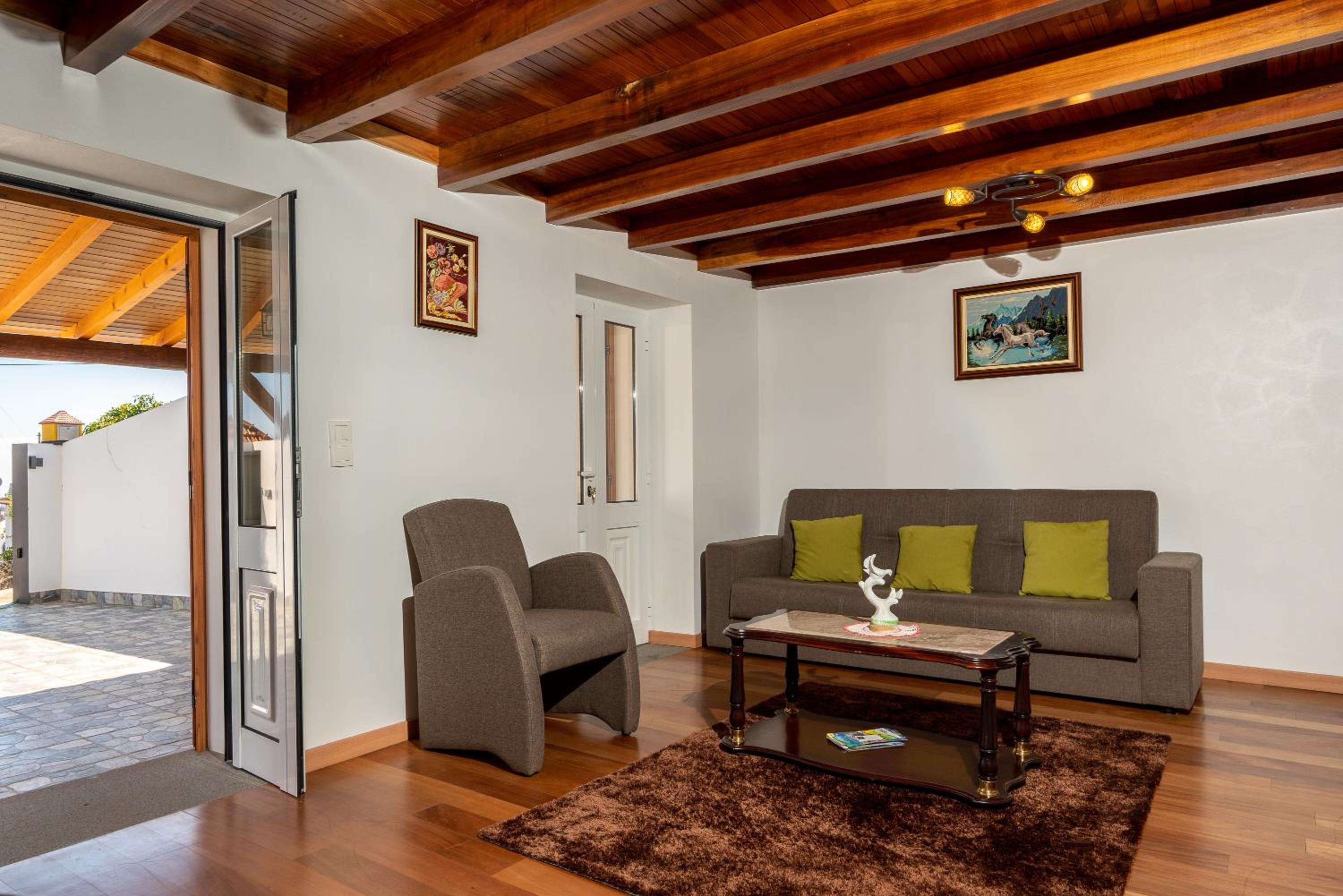 One-Bedroom House photo 1