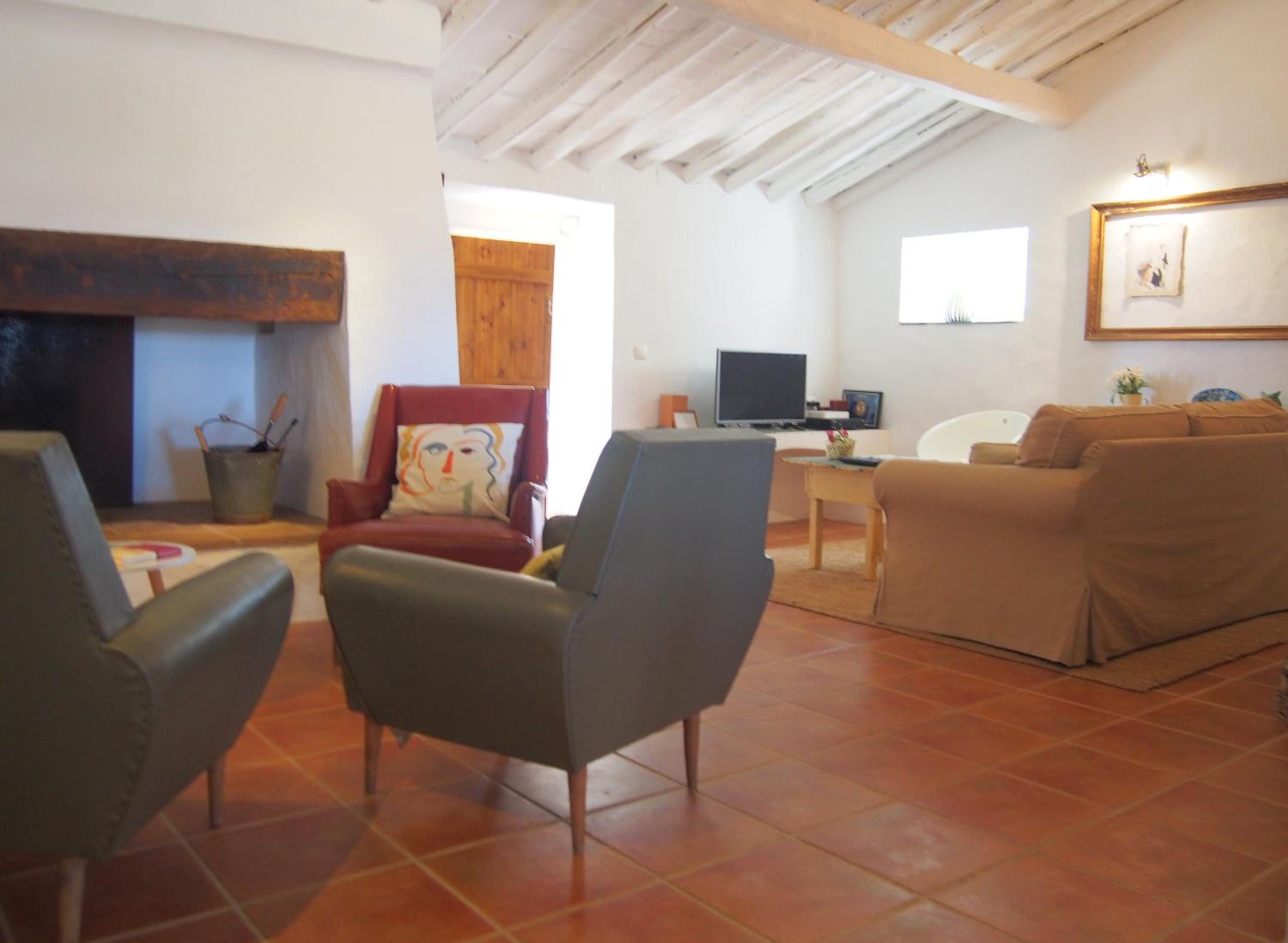 Three-Bedroom House photo 3