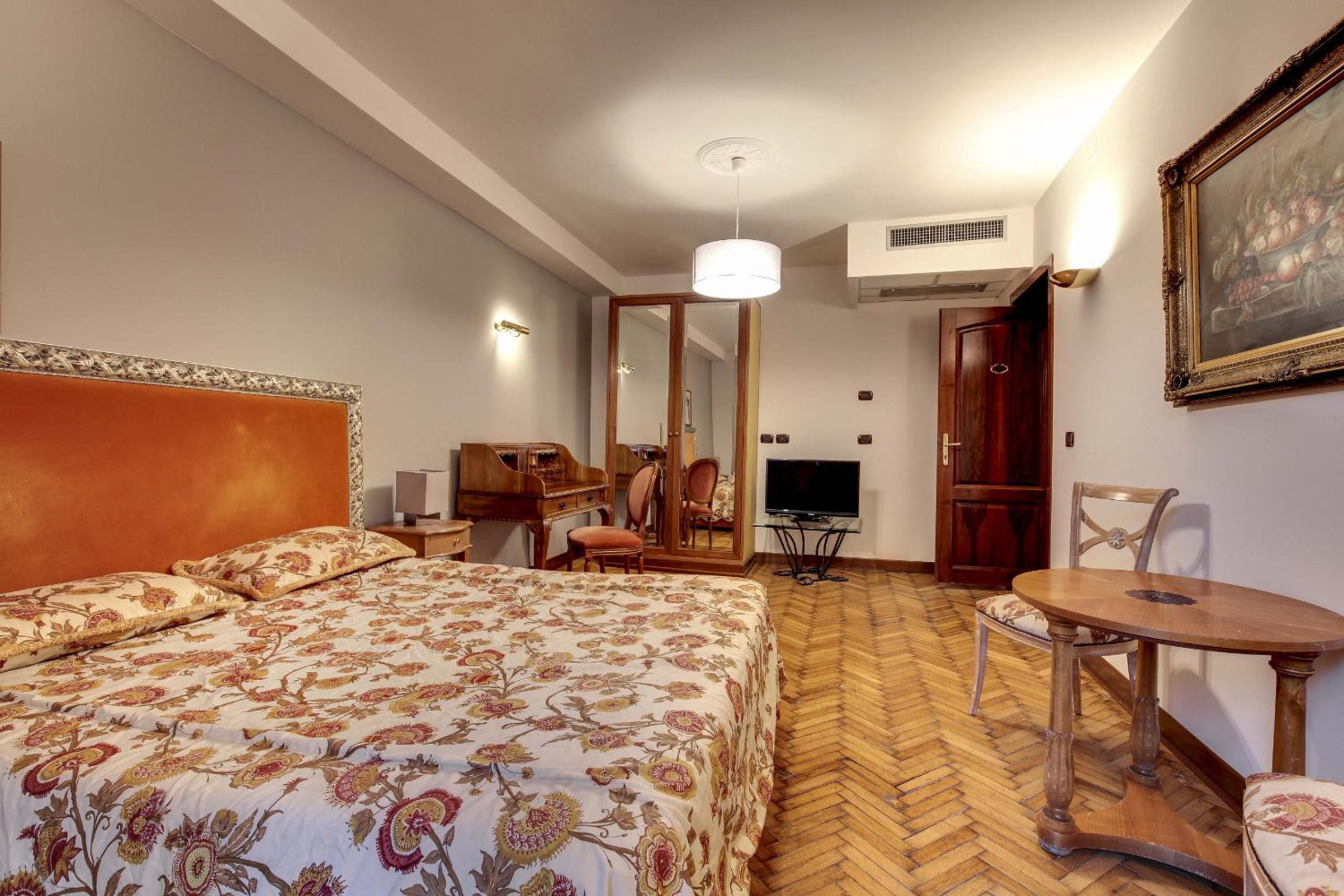 Apartment with Balcony photo 1