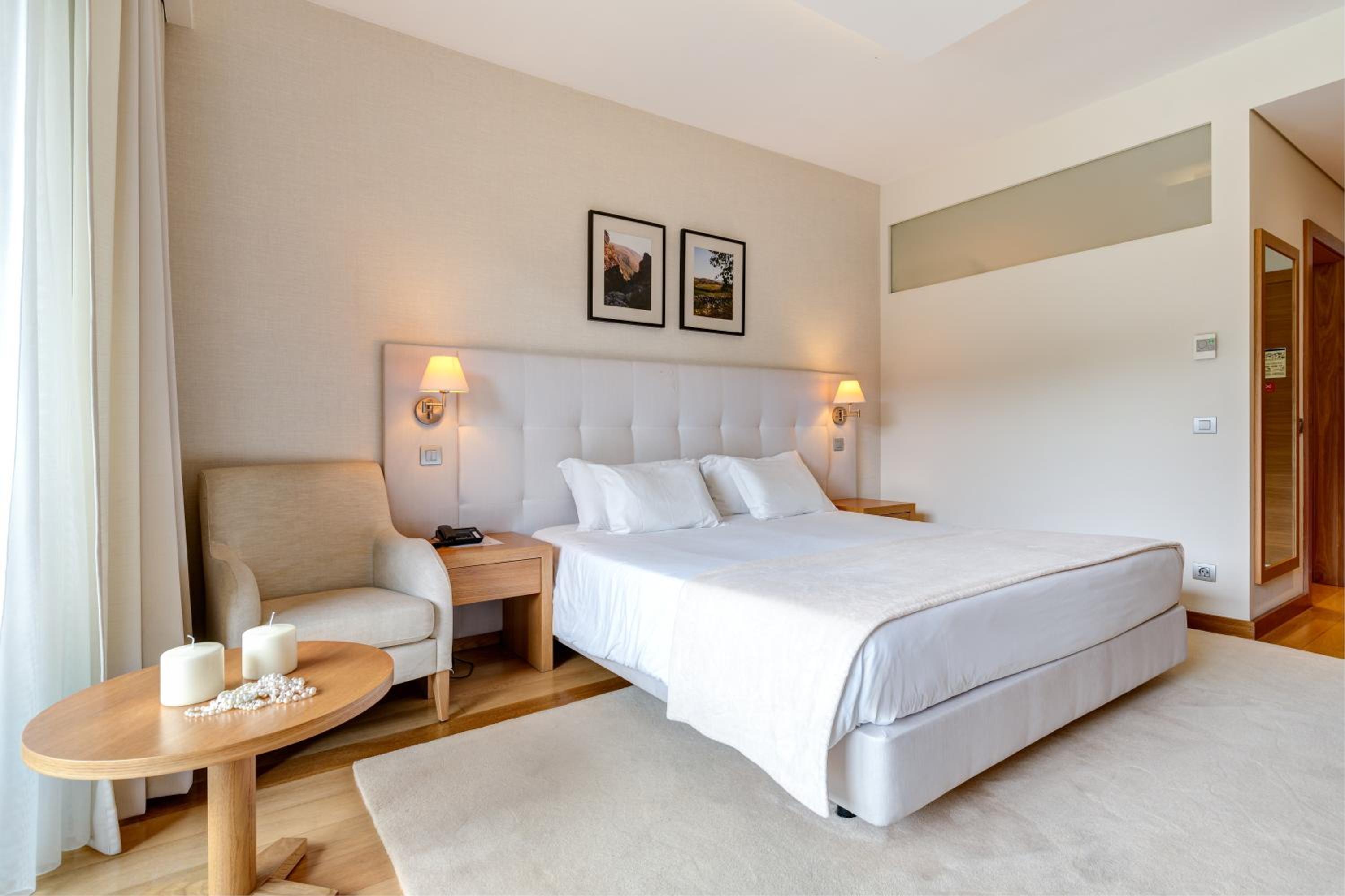Double Room with River View - Photo 4