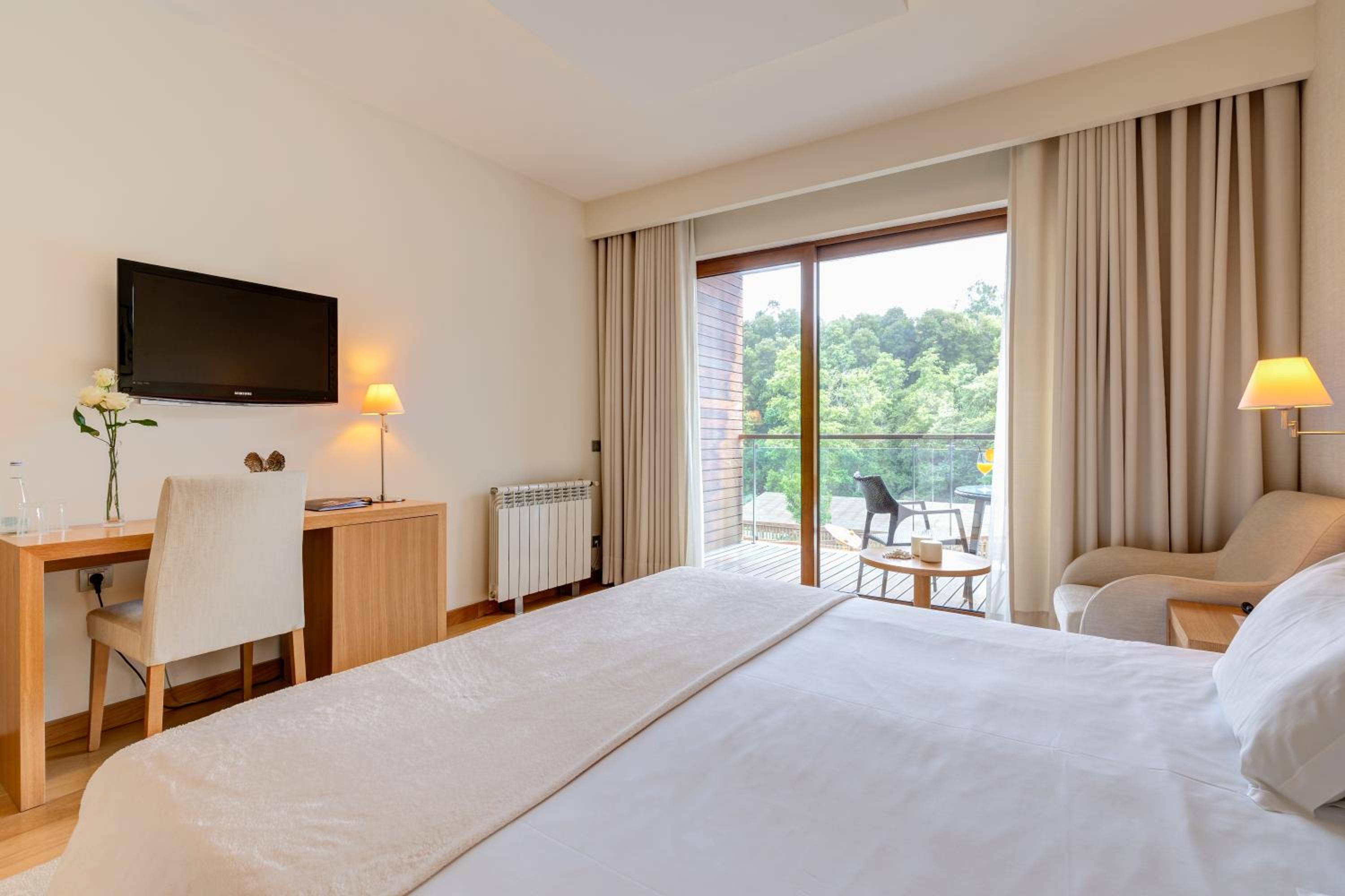Double Room with River View - Photo 8