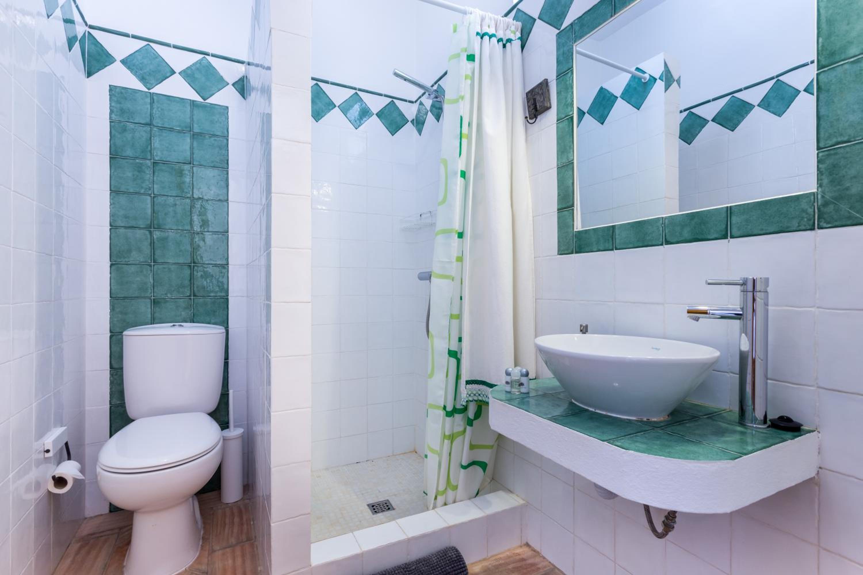 Twin Room - Photo 18