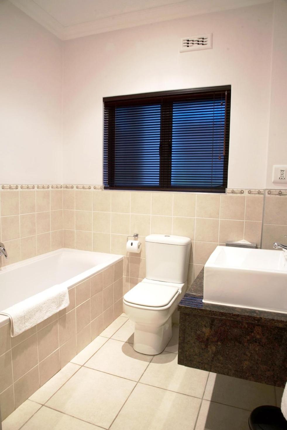 Suite with King Bed - Photo 5