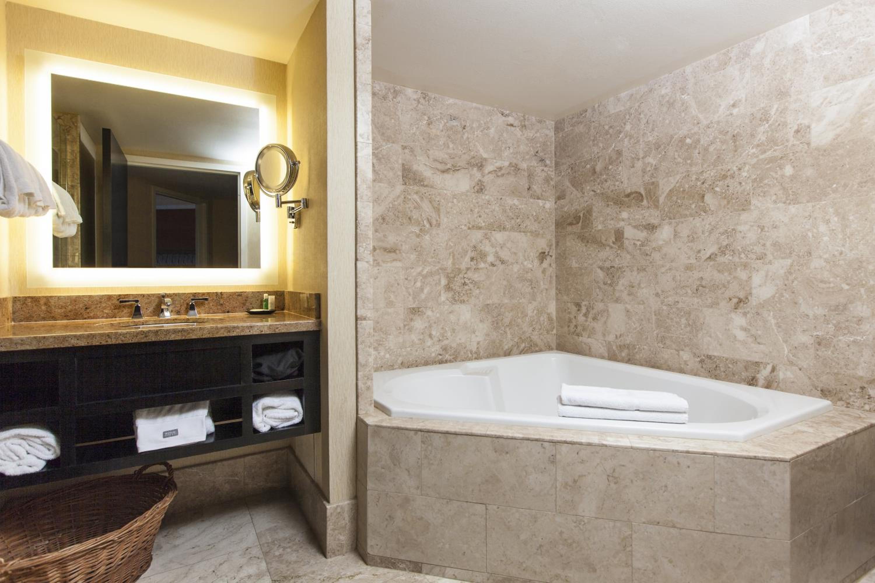 Two Bedroom King/Two Queens Suite - Oceanfront photo 2