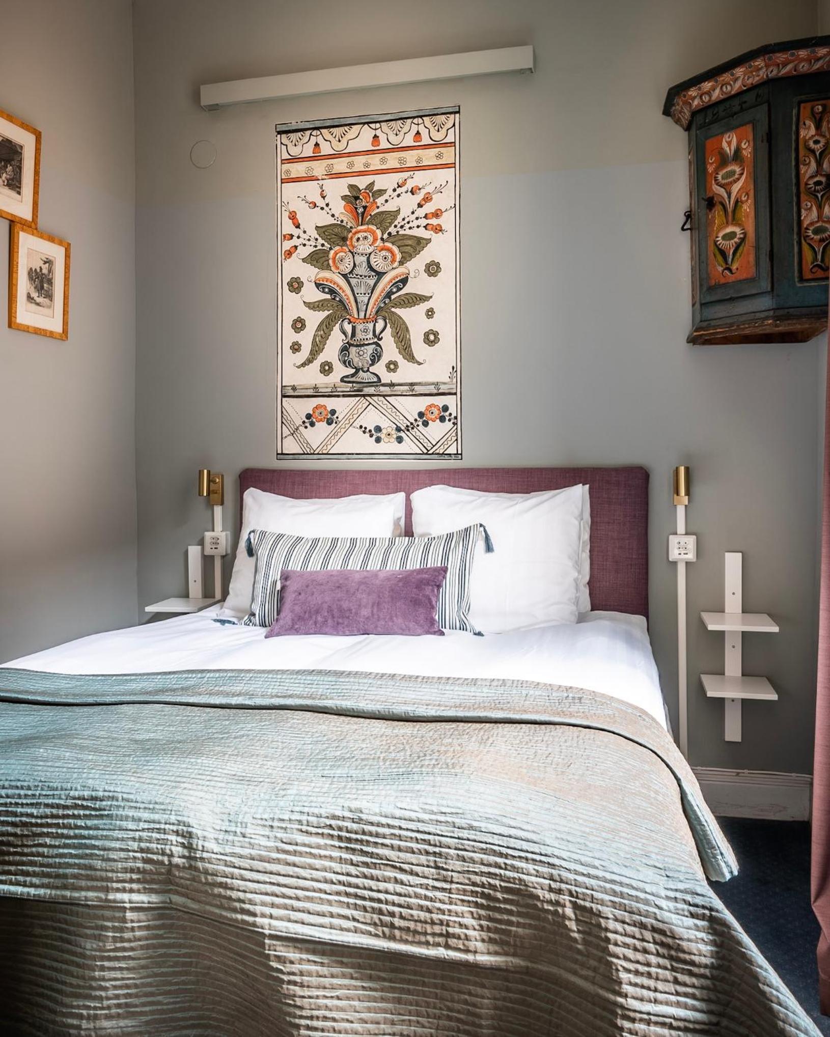 Small Double Room (55 in bed) - Photo 1
