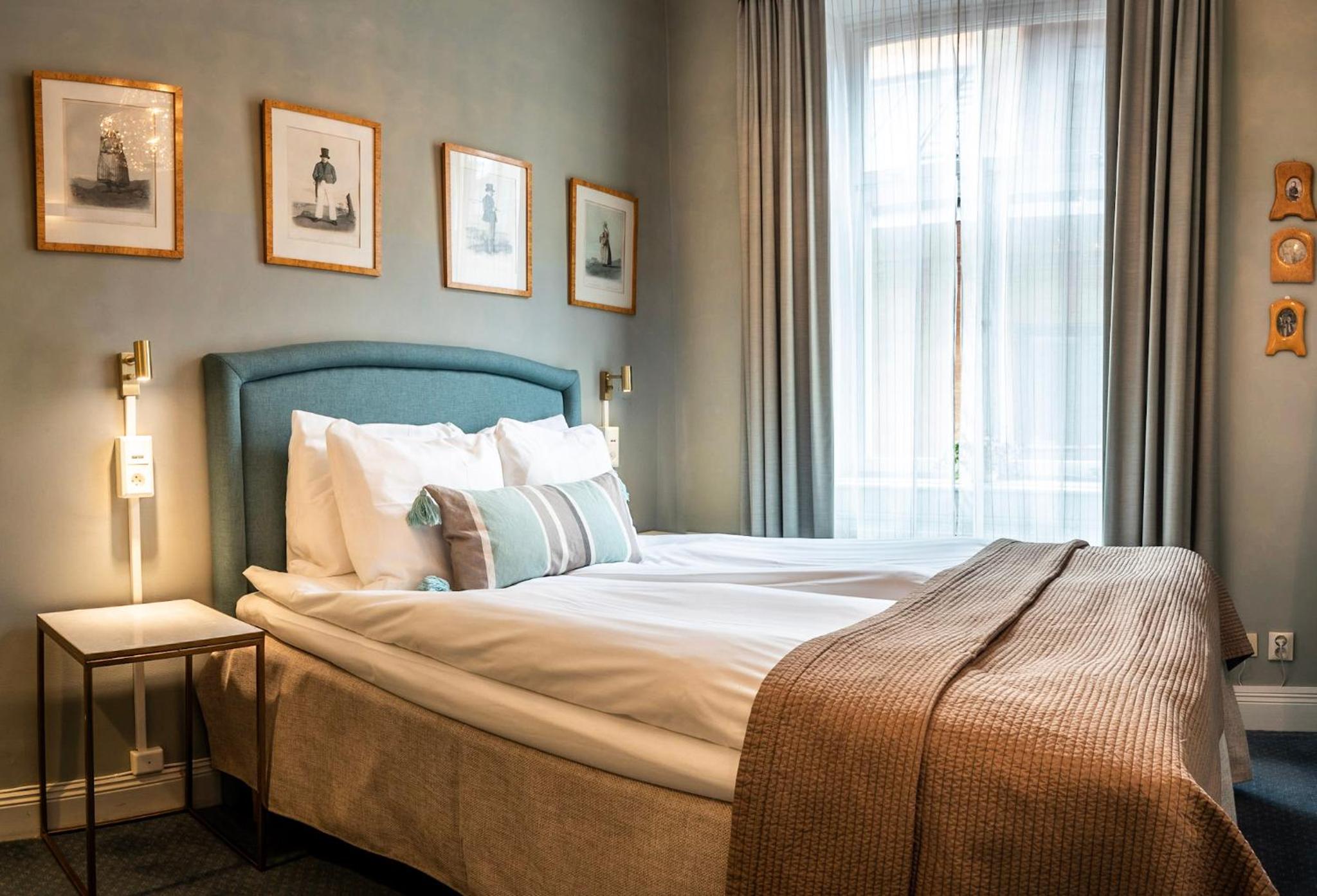 Small Double Room (55 in bed) - Photo 4