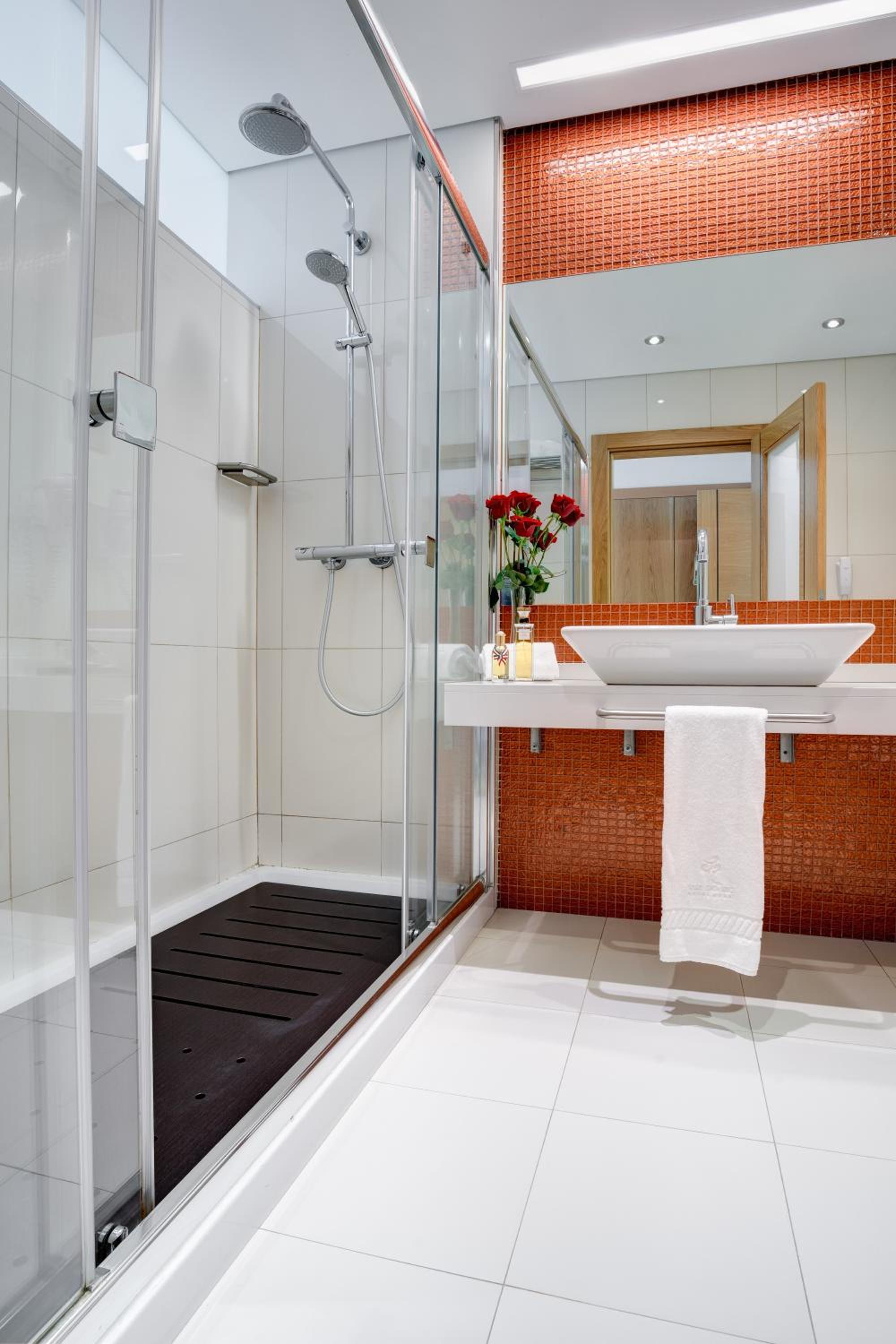 Double Room with River View - Photo 10