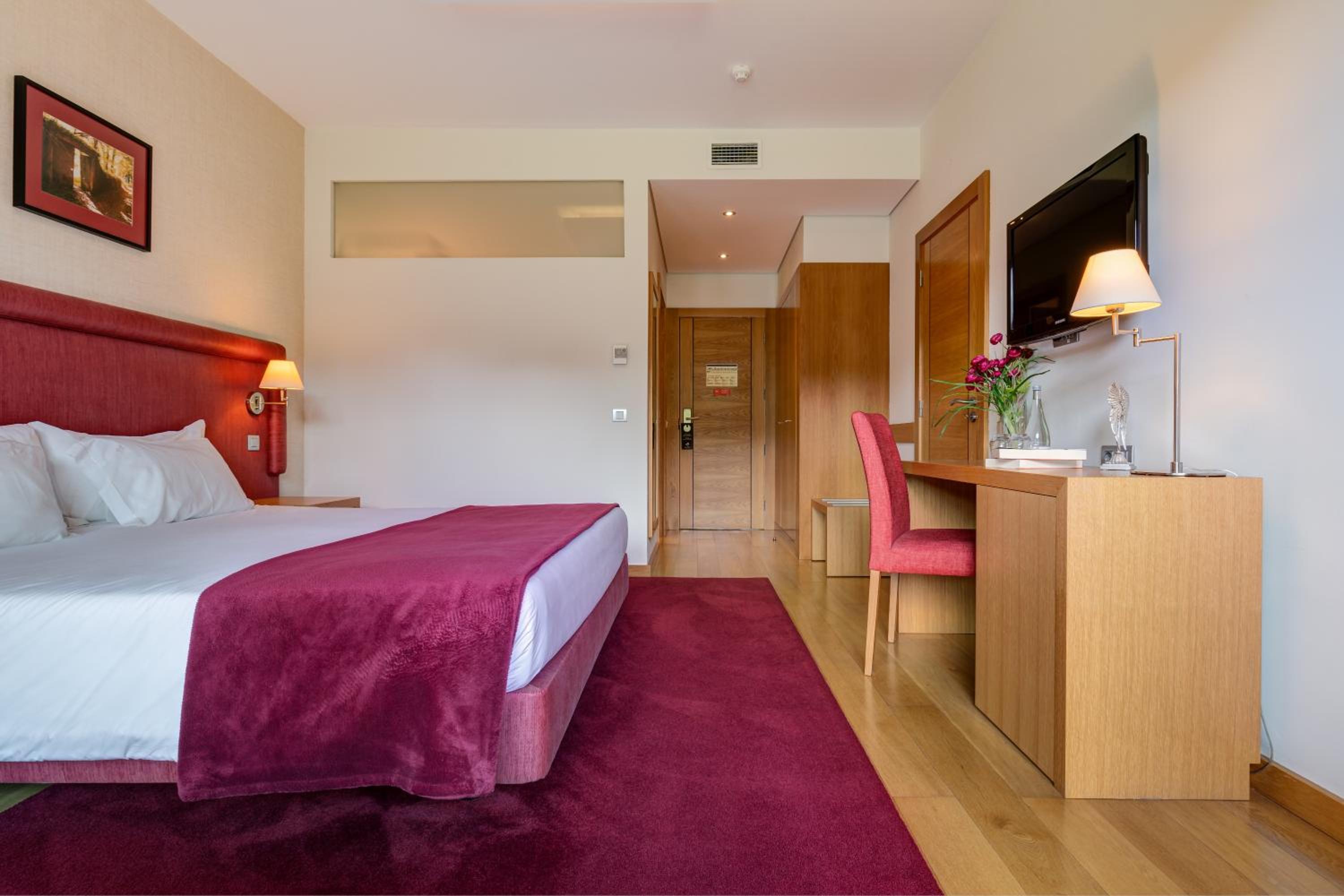 Double Room with River View - Photo 19