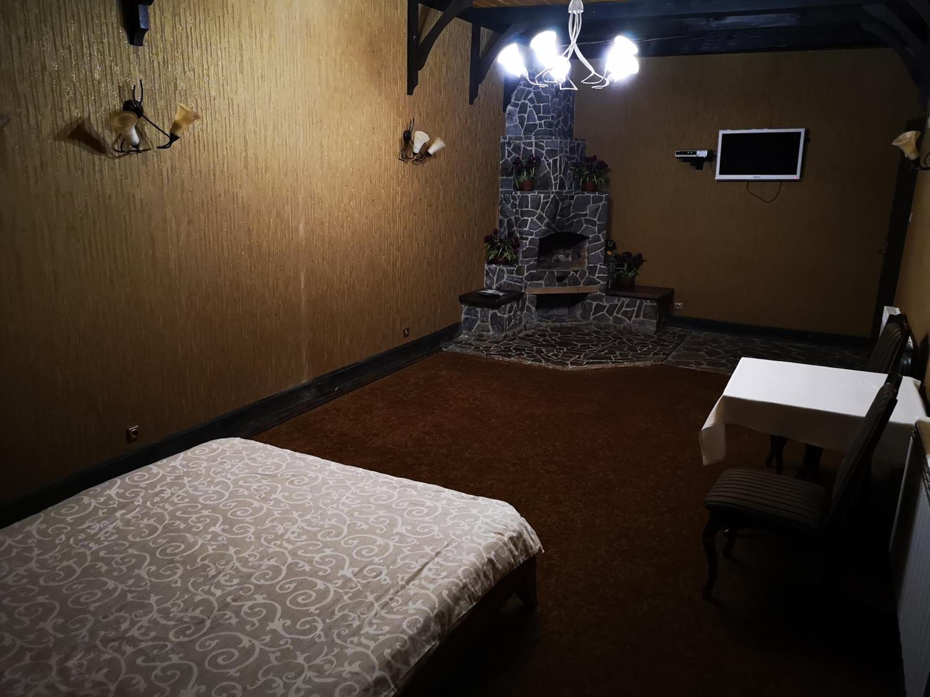 Large Double Room Without Window photo 3