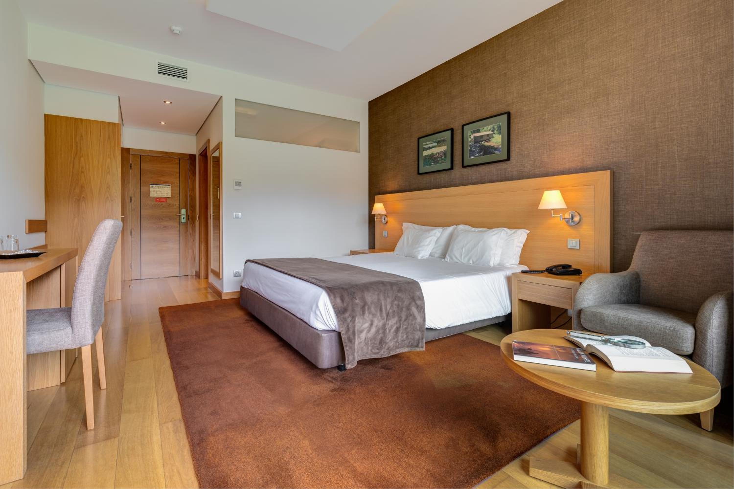 Double Room with River View - Photo 16