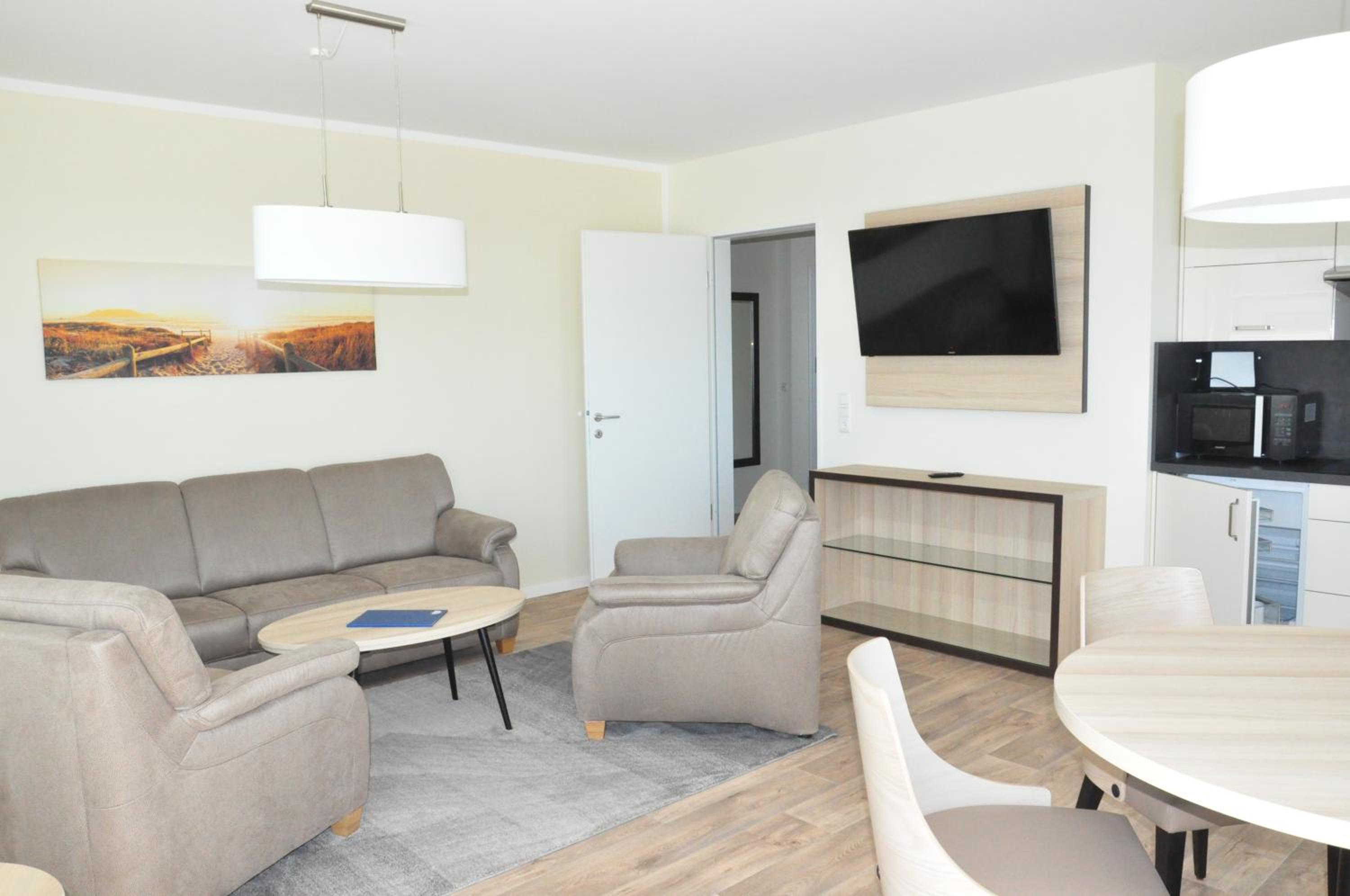 Two-Bedroom Apartment for 3 Guests photo 1