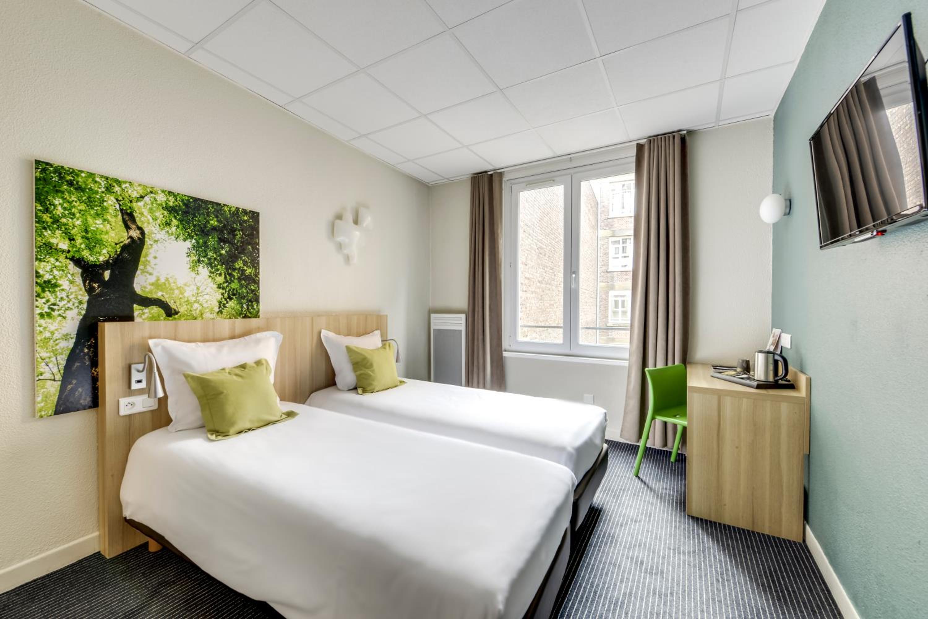 Twin Room - Photo 10