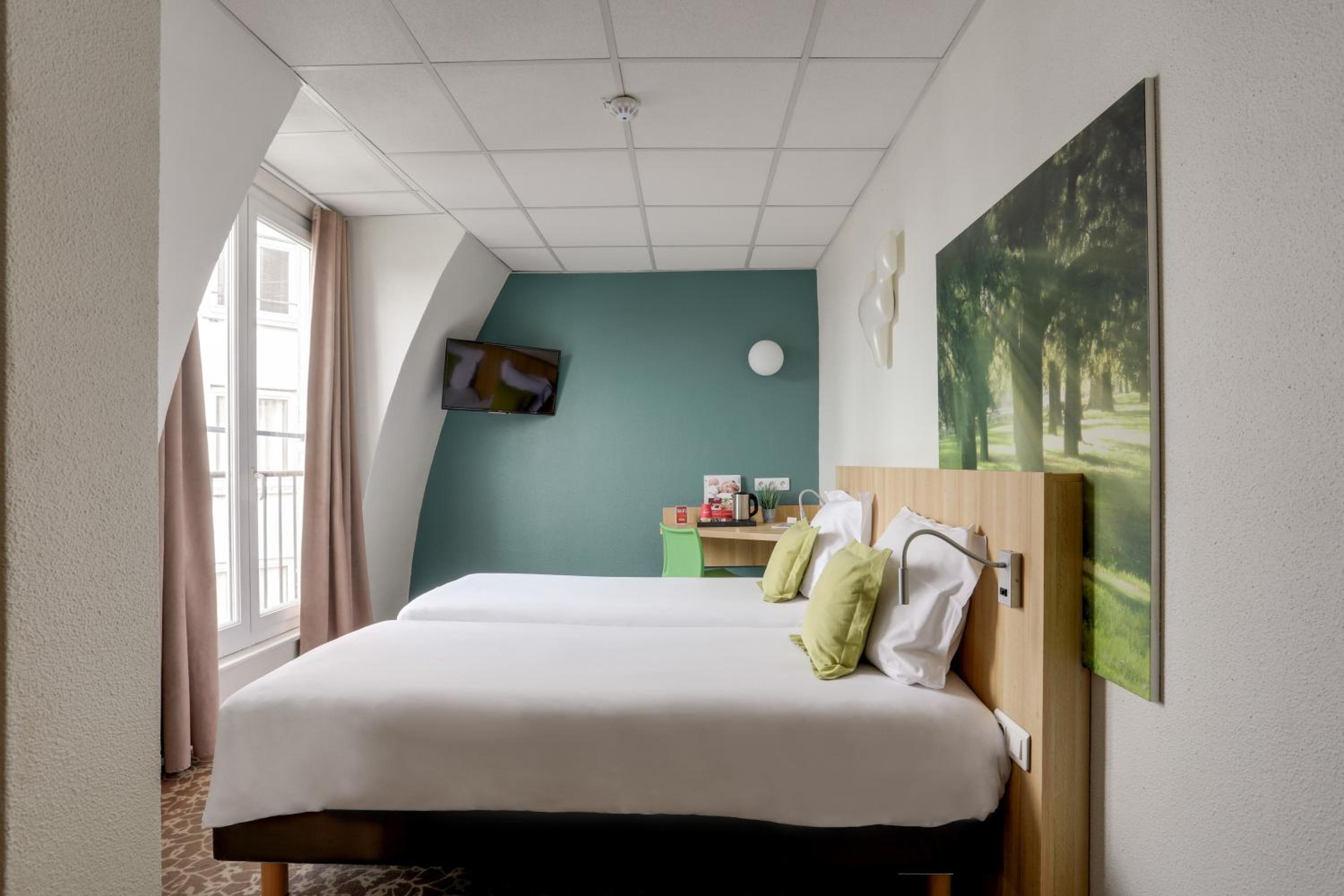 Twin Room - Photo 8