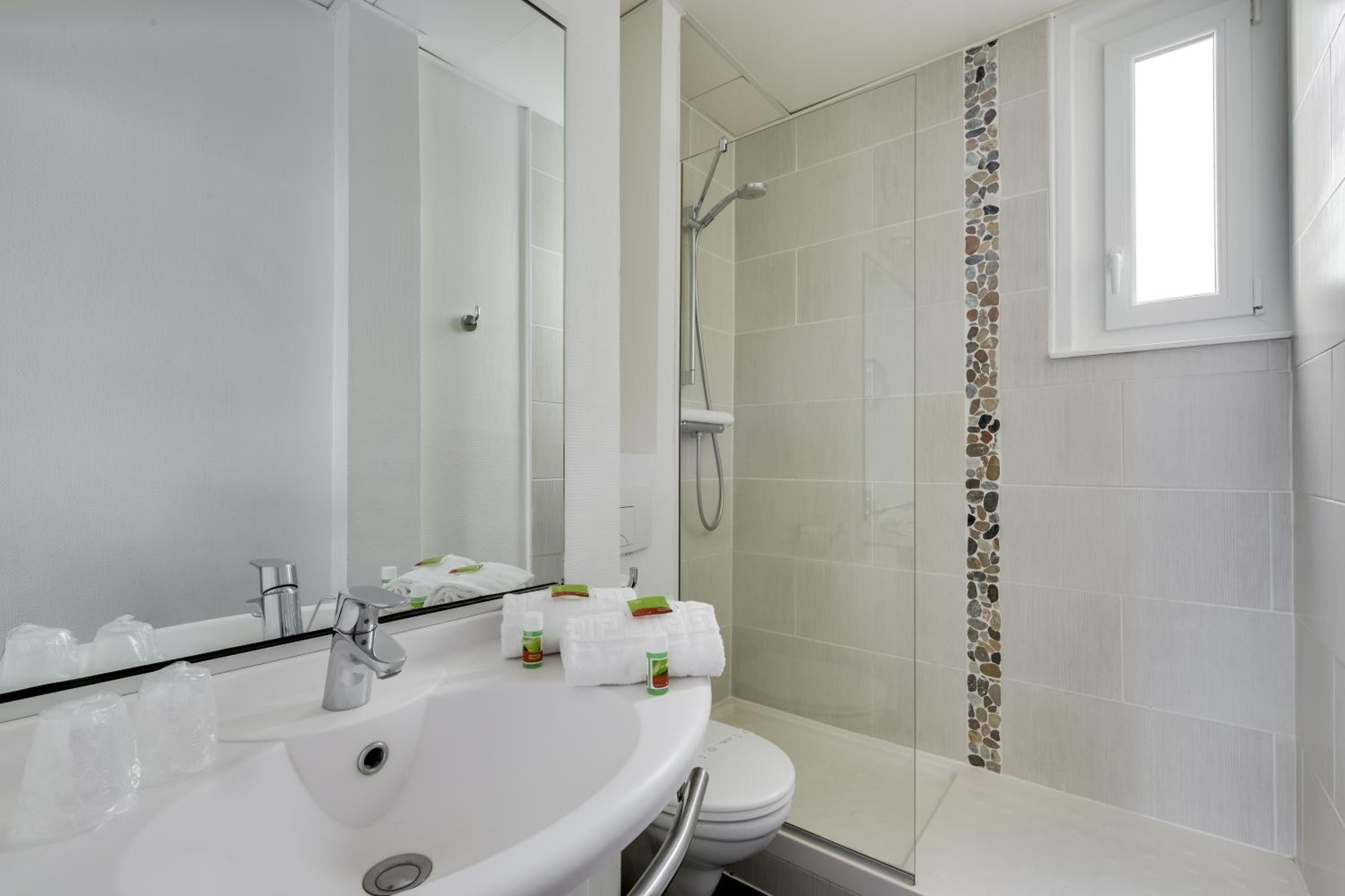 Double Room - Photo 6