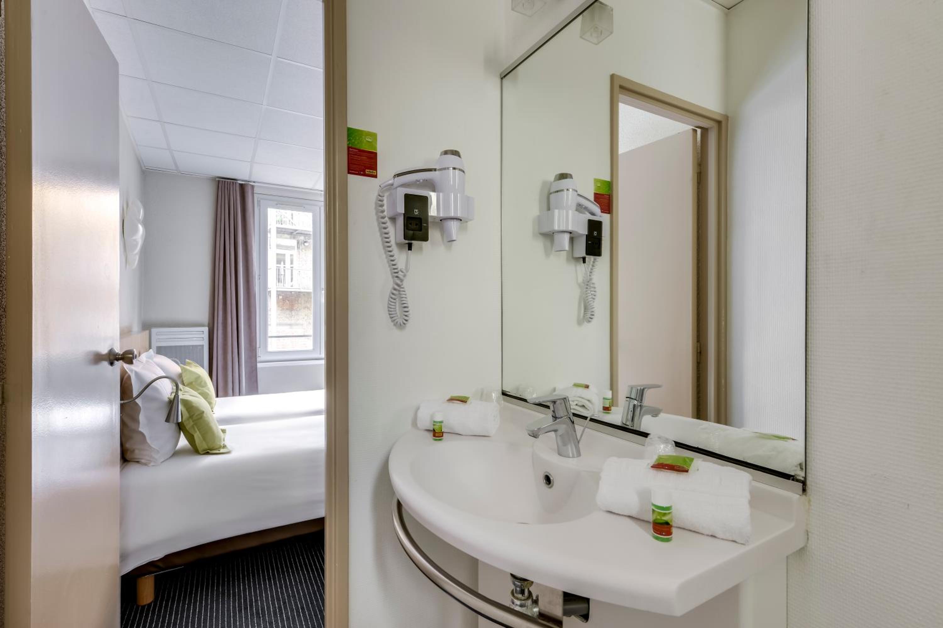 Twin Room - Photo 5
