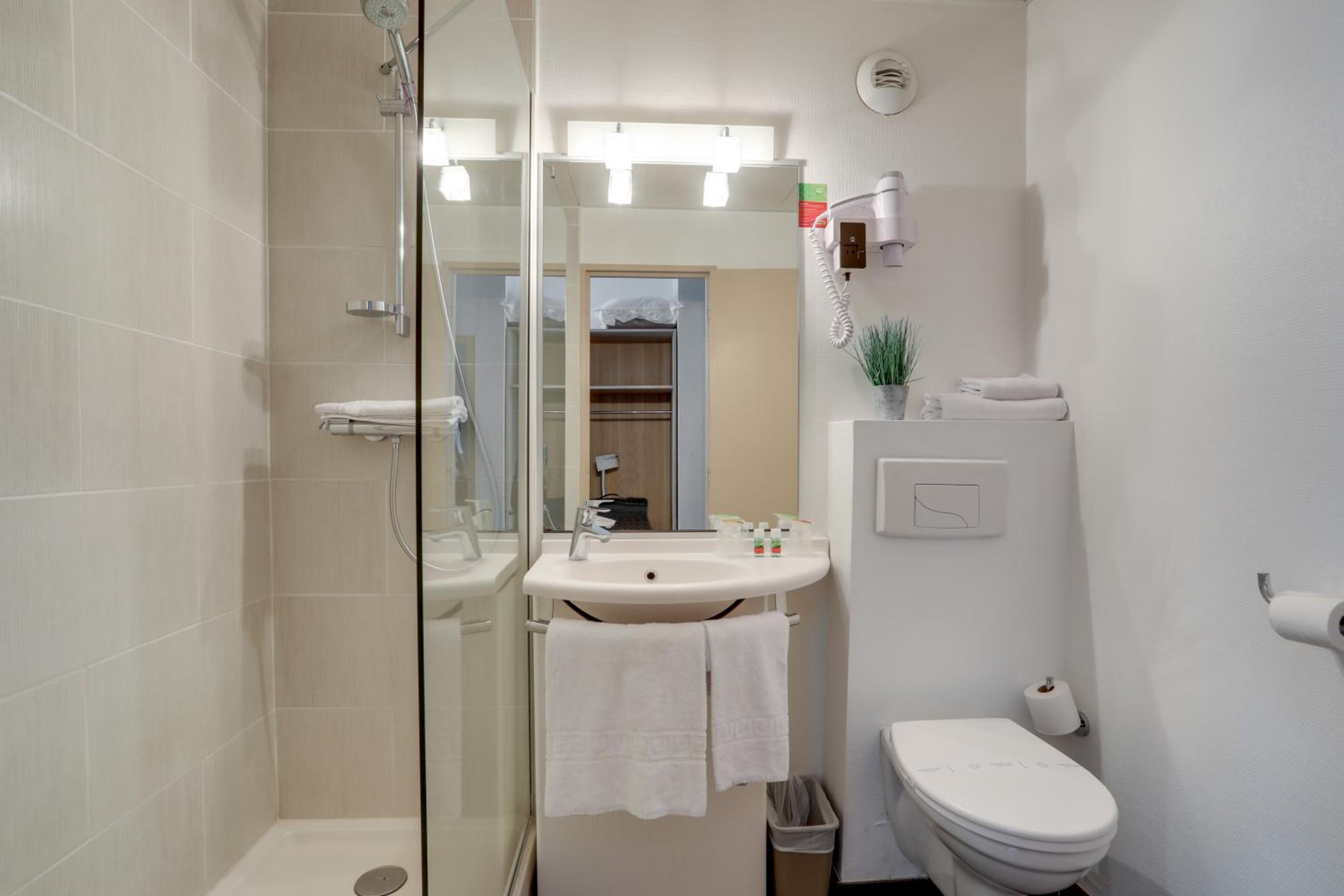 Double Room - Photo 11