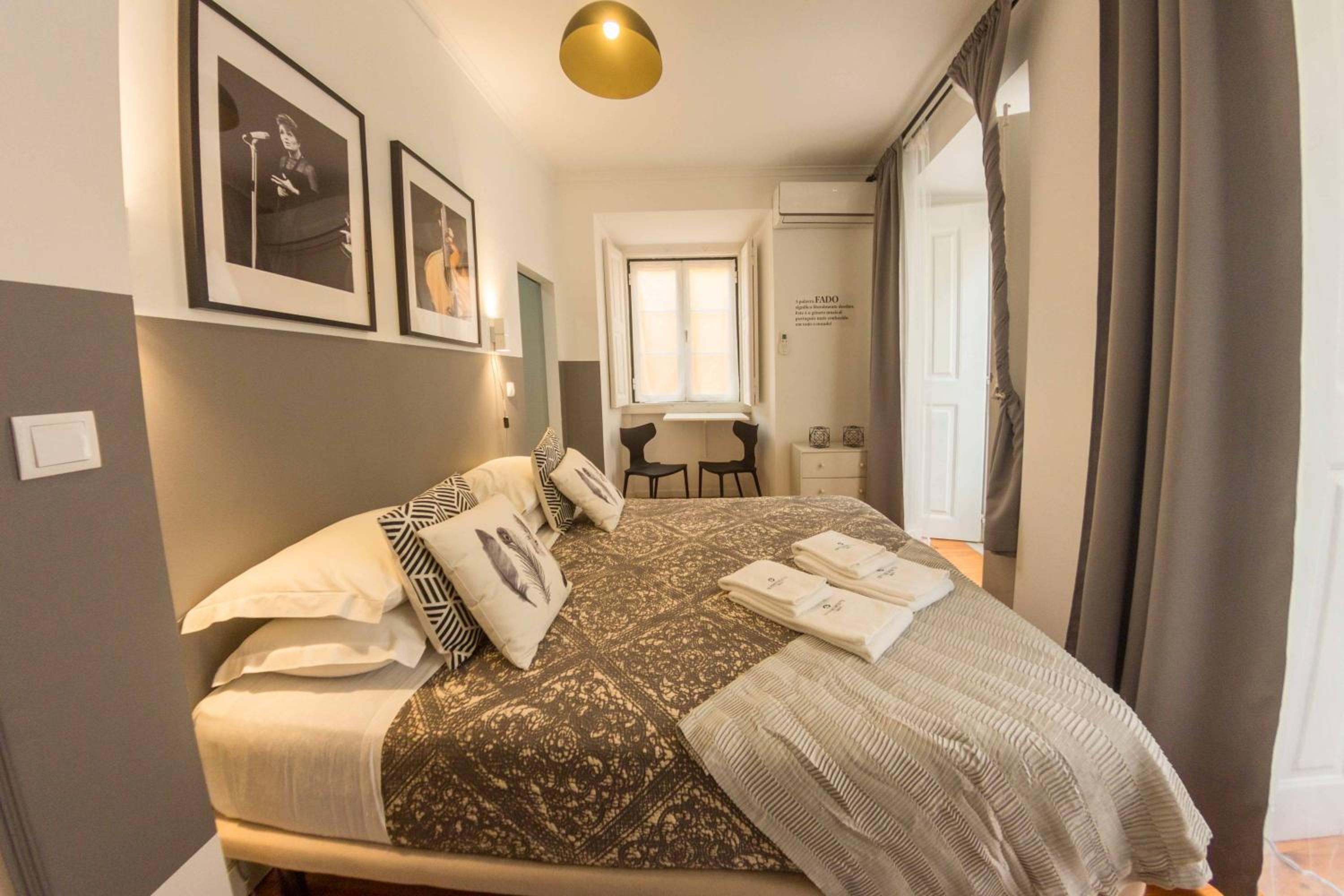 Double or Twin Room with Private Bathroom photo 3