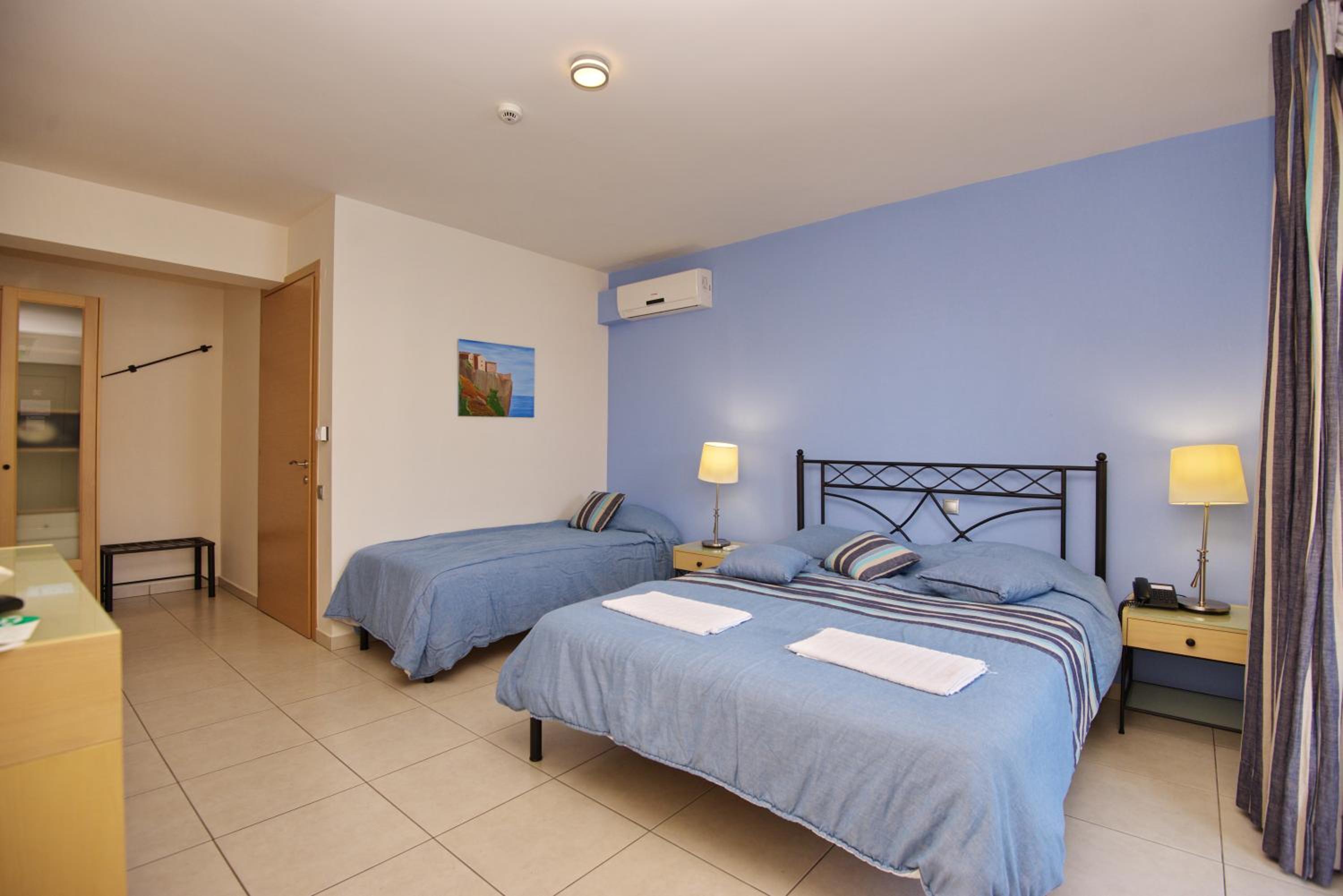 Triple Room with Pool View photo 1