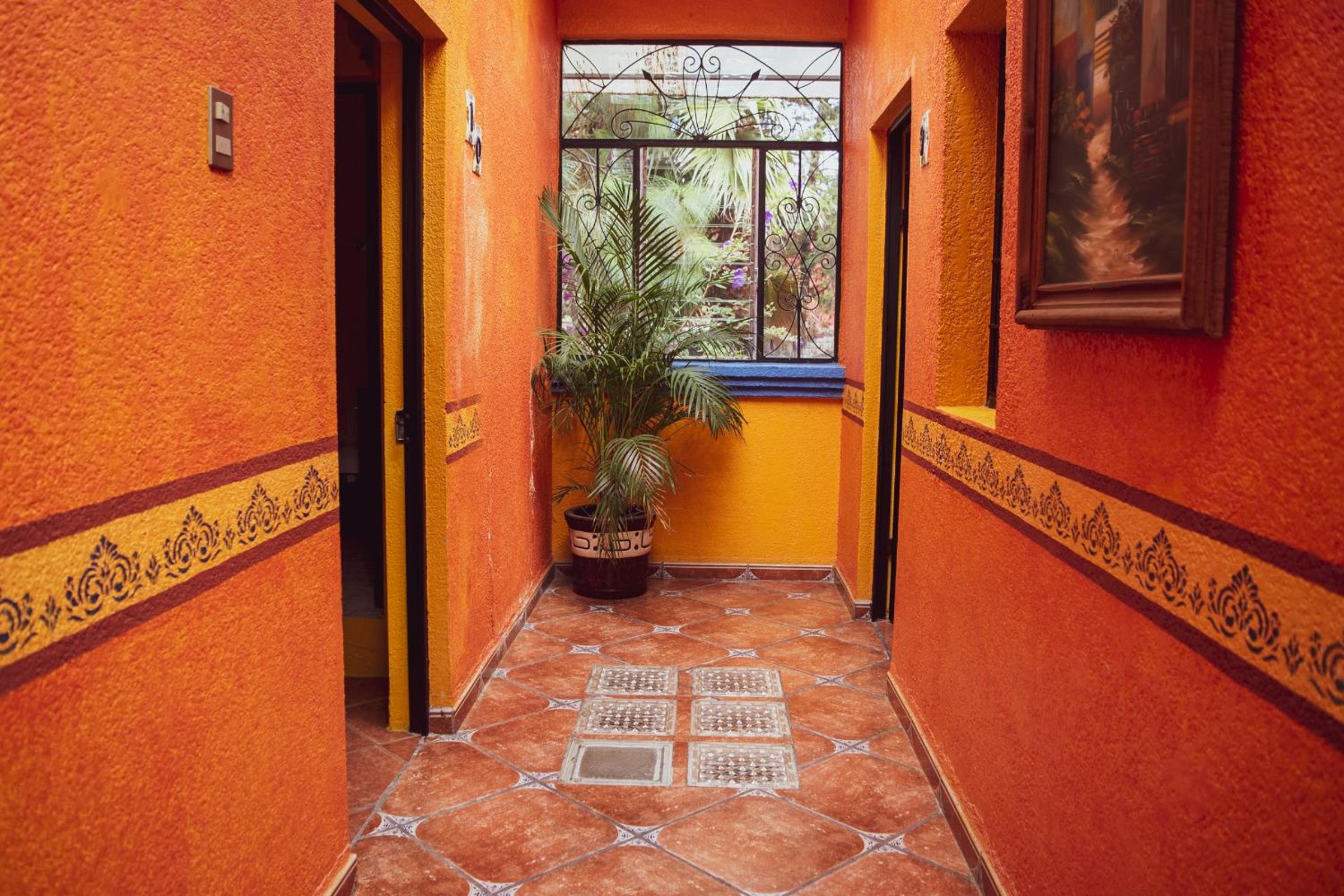 Double Room with Private Bathroom - Photo 5