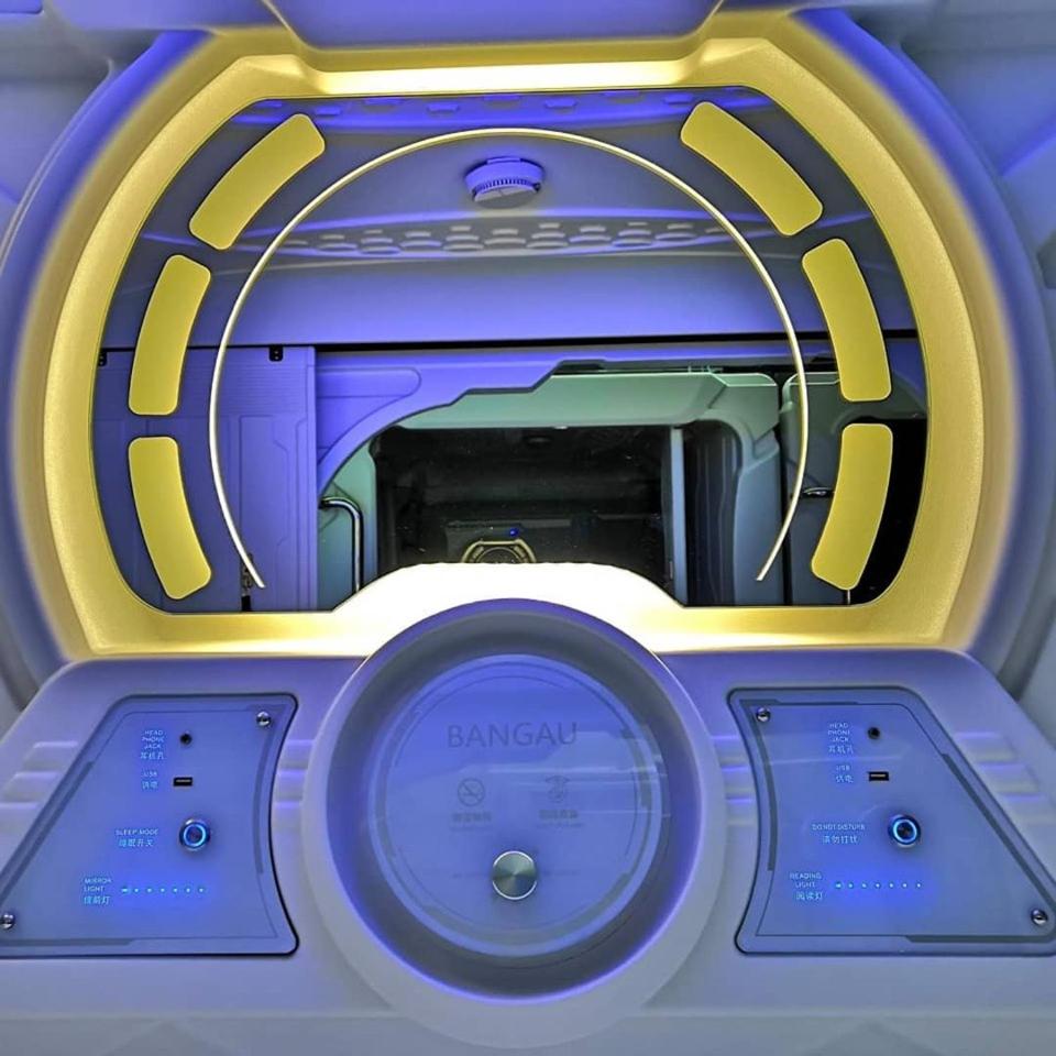Single Capsule - 24 Hours Stay photo 2