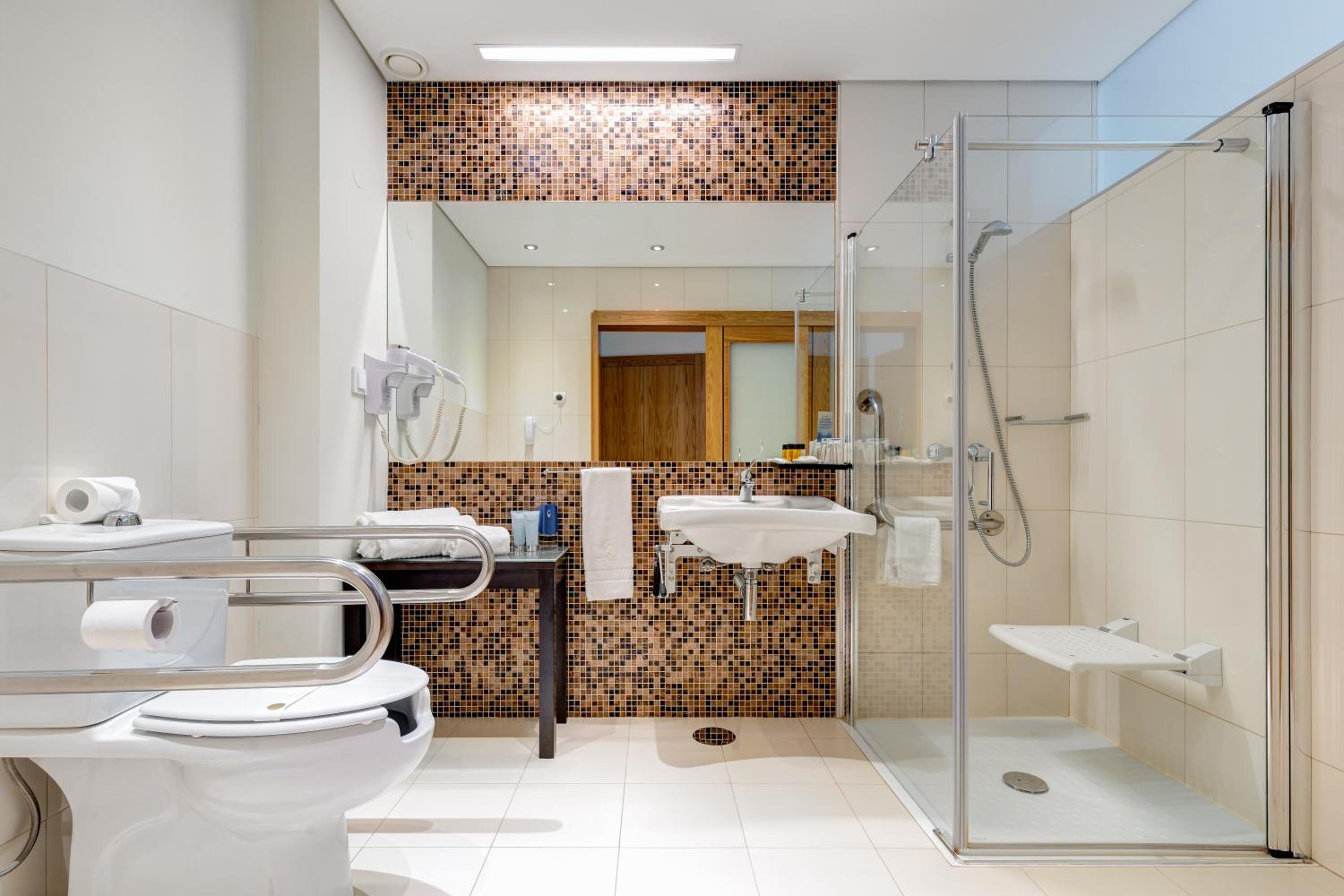 Double Room Disability Access - Photo 3