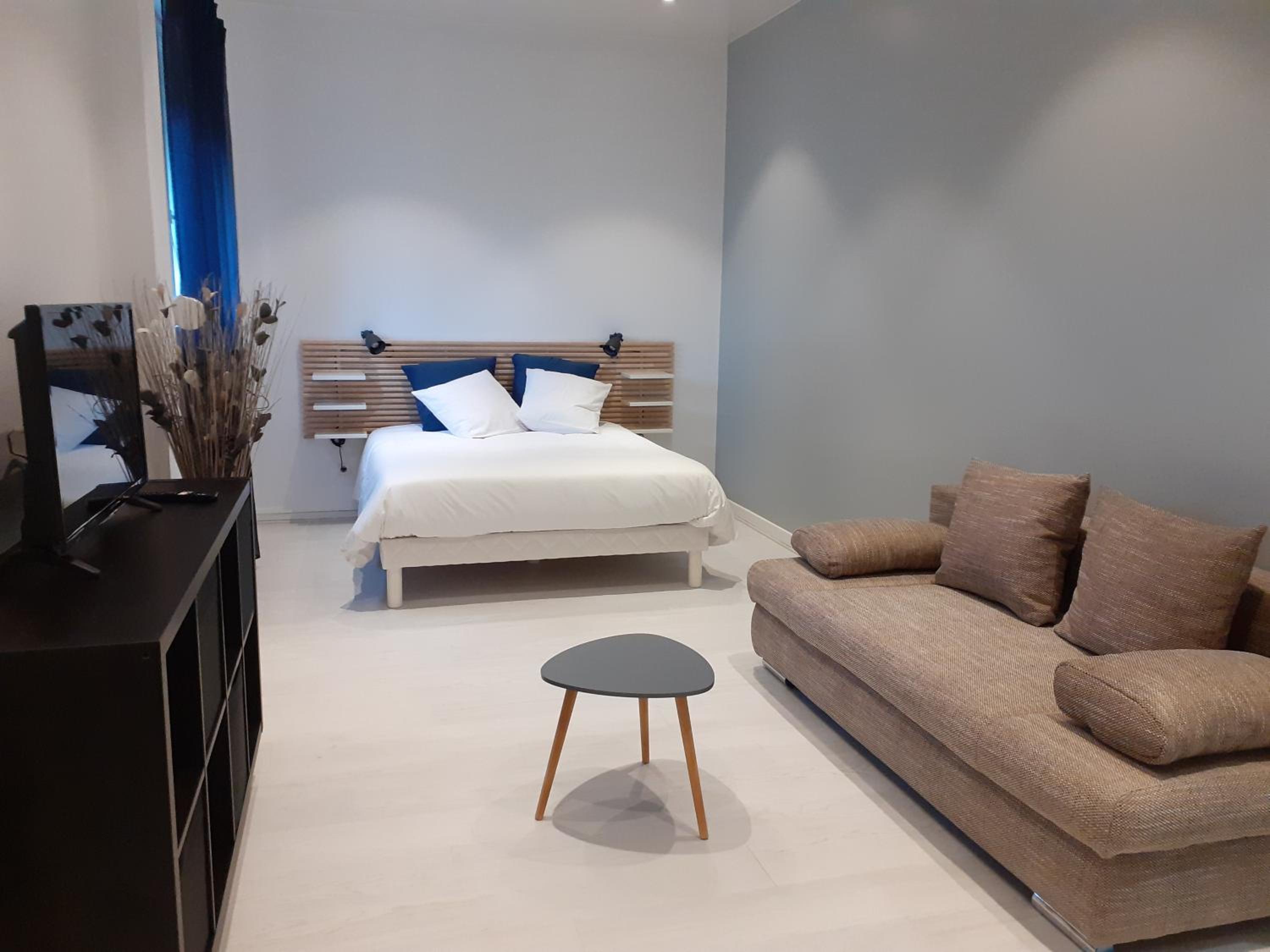 One-Bedroom Suite - Photo 1