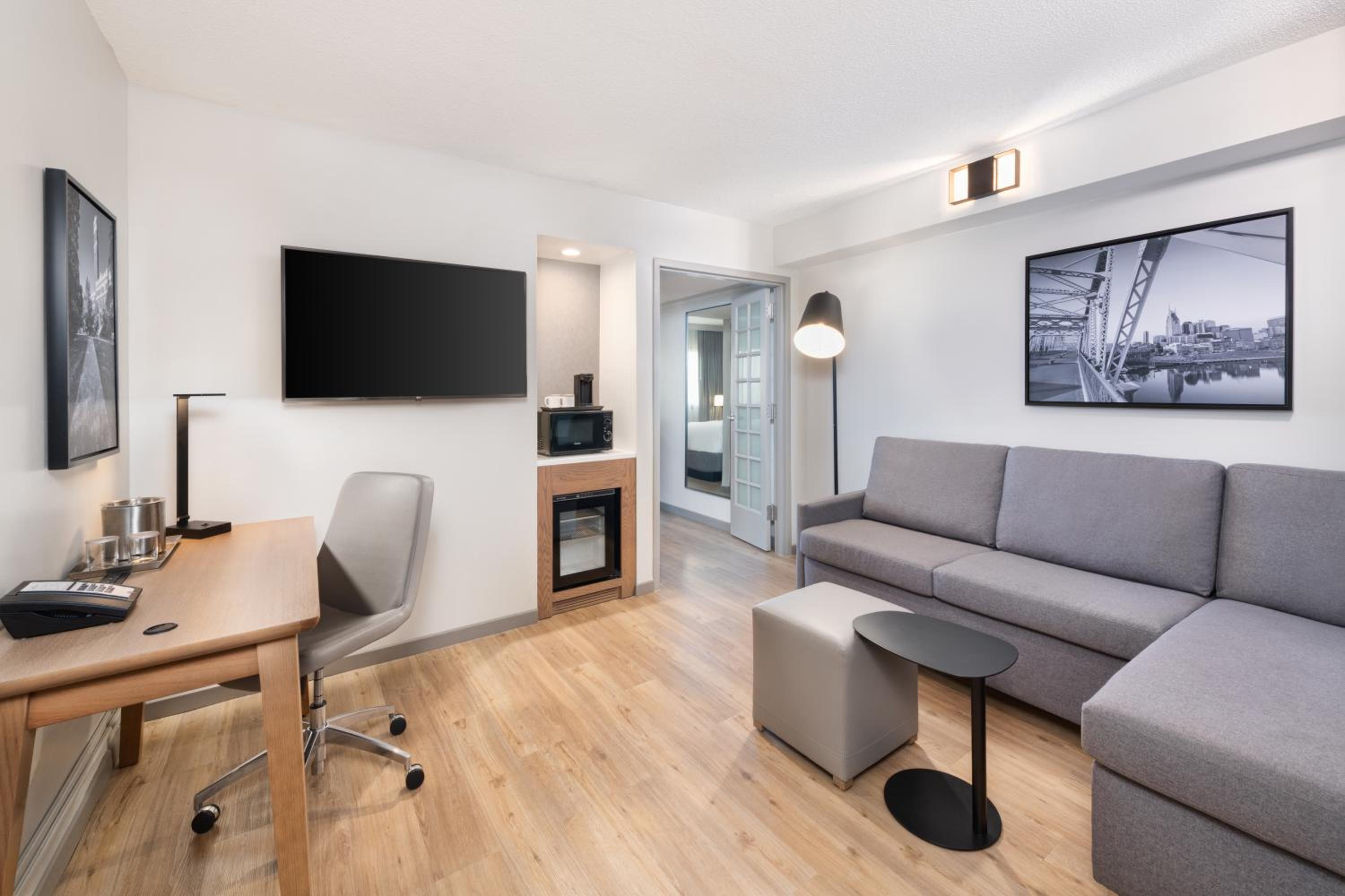 One-Bedroom King Suite - Non-Smoking - Photo 3