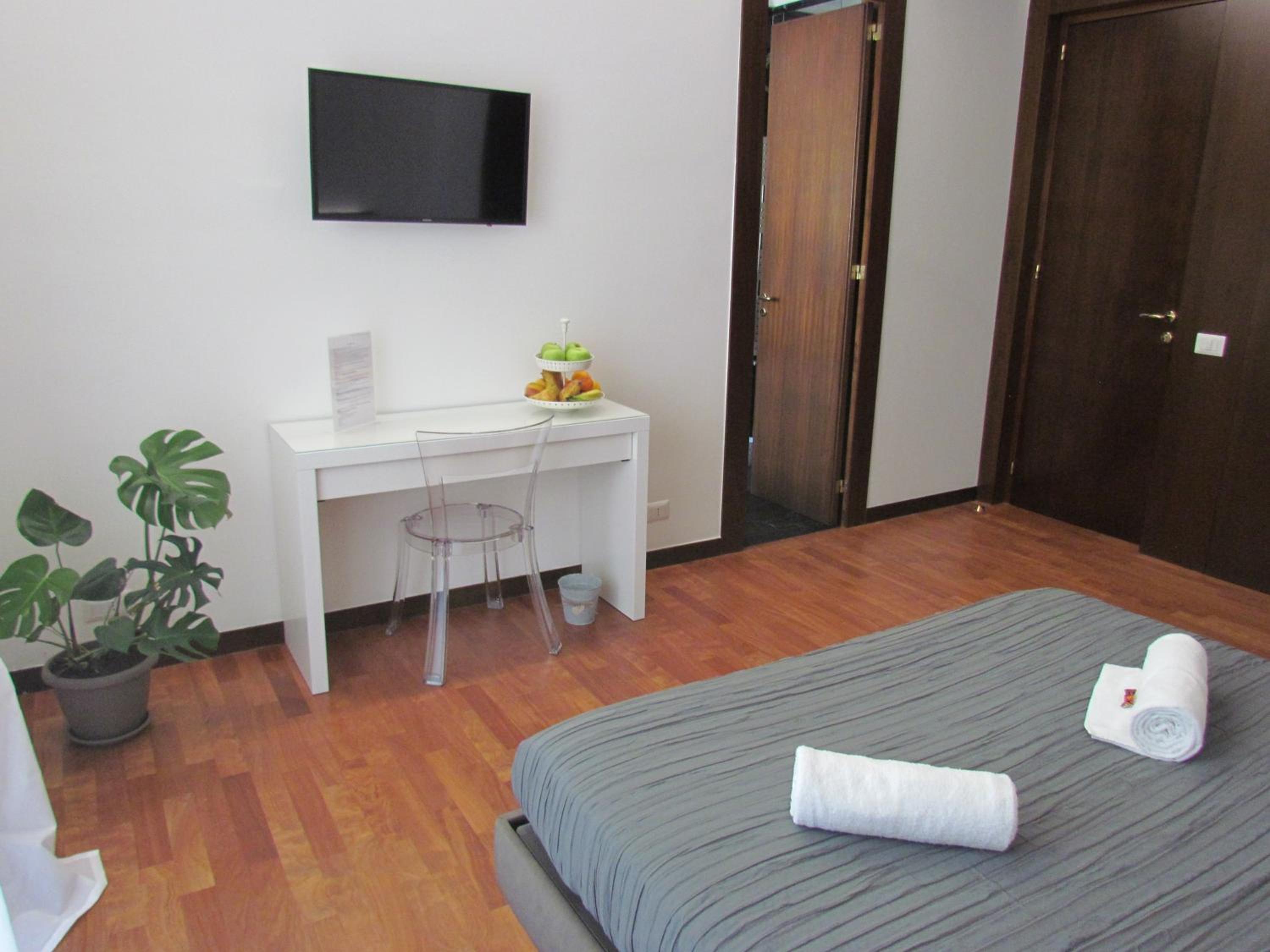 King Suite with Spa Bath photo 2