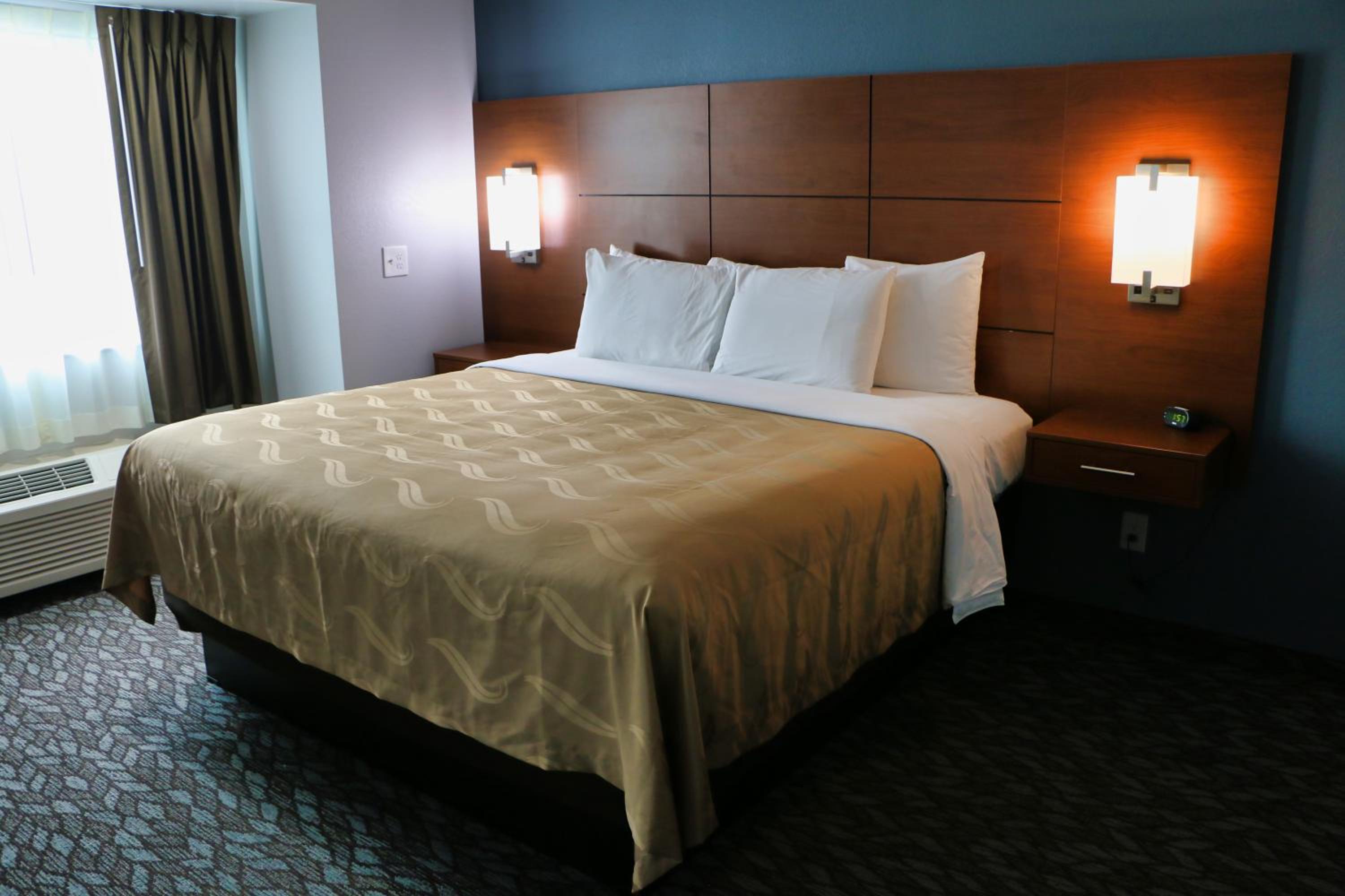 King Suite with Sofa Bed - Non-Smoking - Photo 1