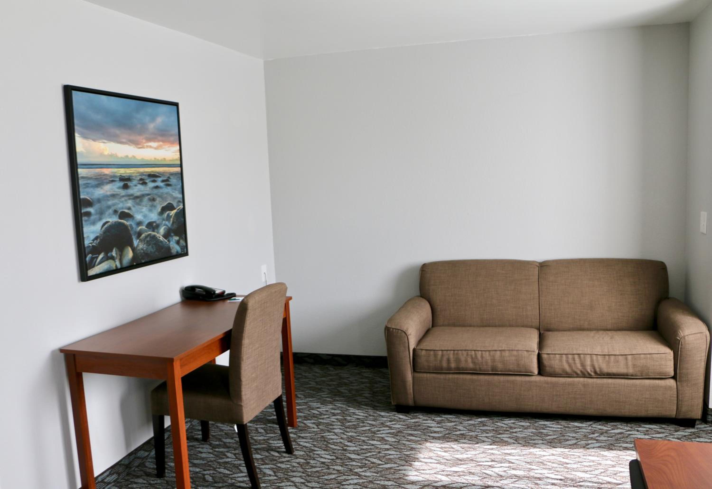 King Suite with Sofa Bed - Non-Smoking - Photo 3