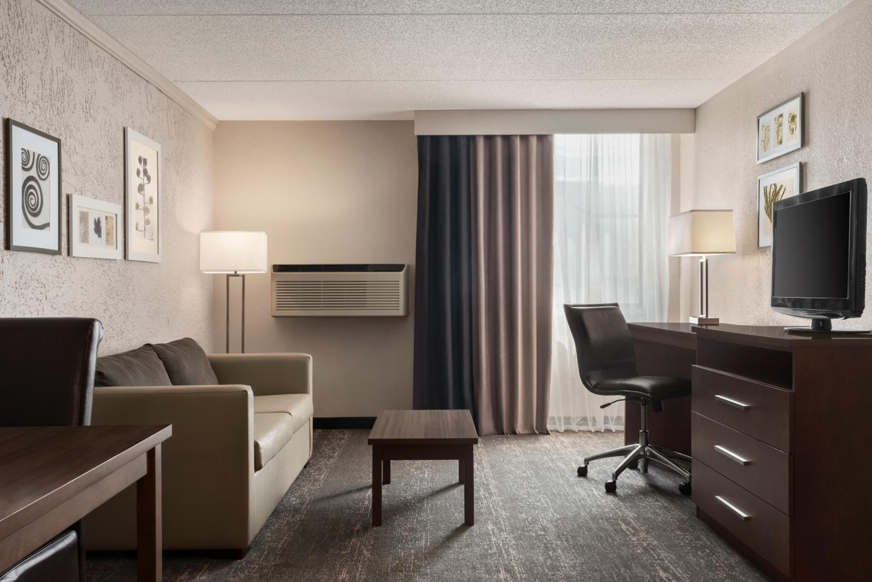 Suite with Two Queen Beds - Non-Smoking - Photo 8