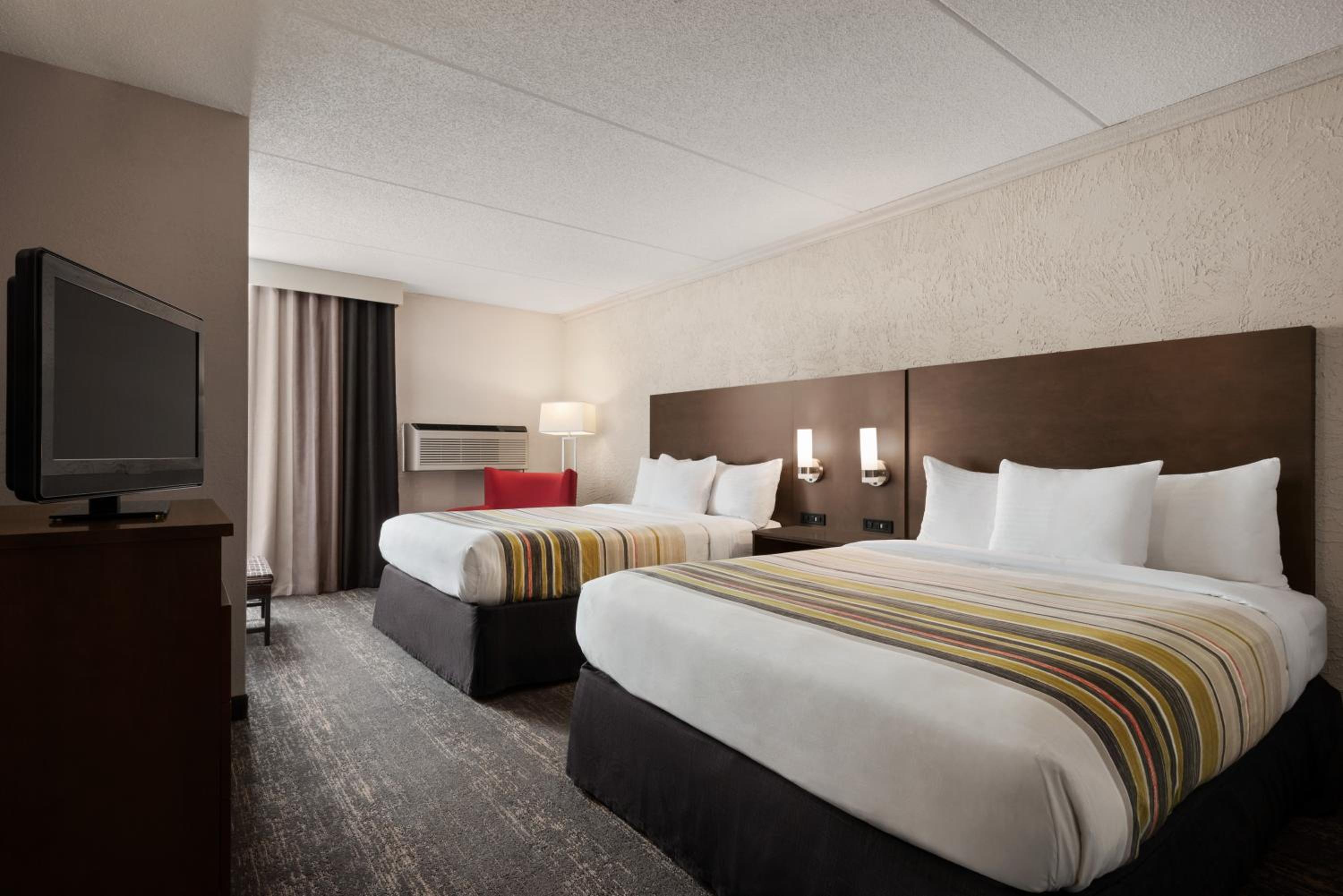 Suite with Two Queen Beds - Non-Smoking - Photo 9