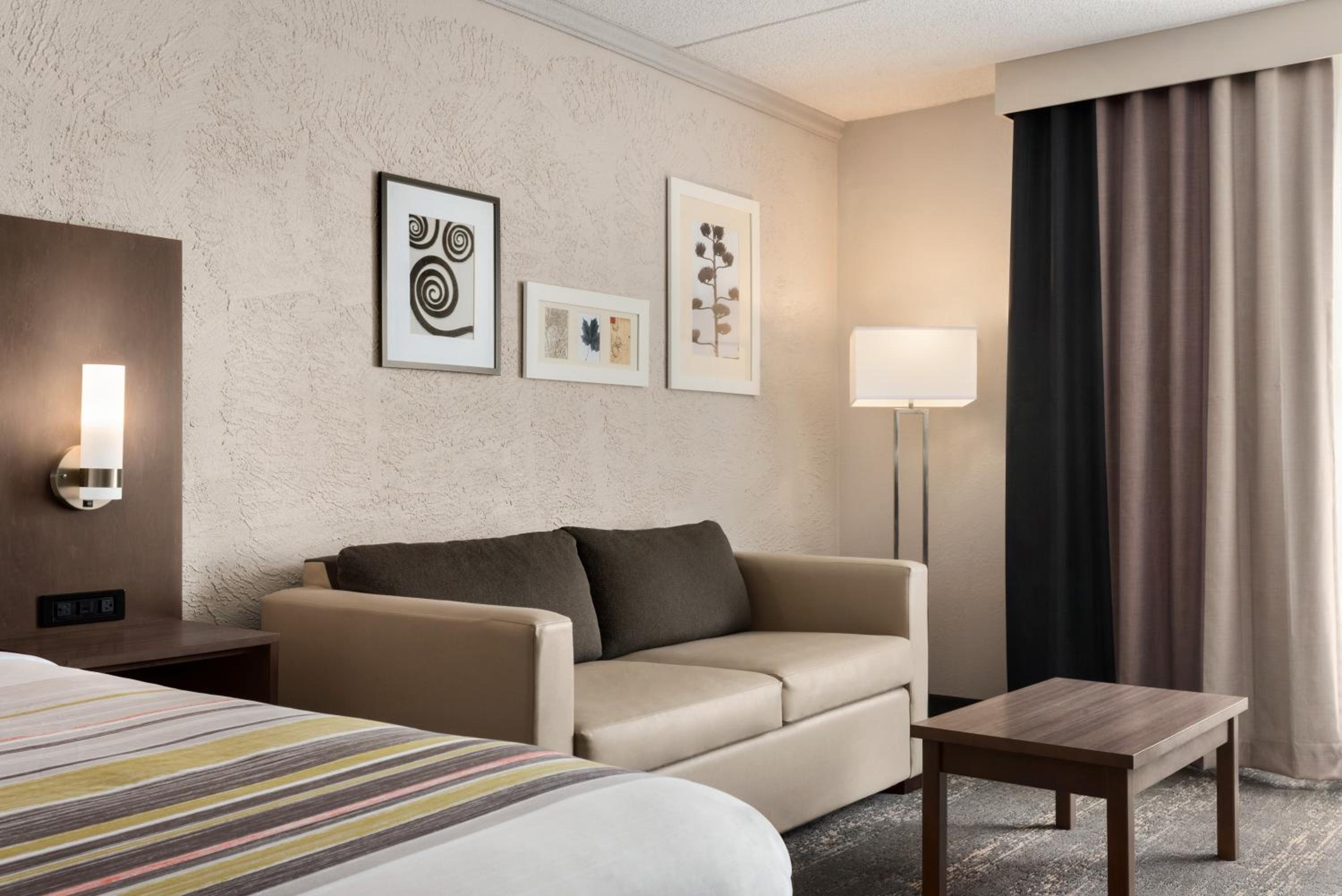 Deluxe Queen Room - Photo 6