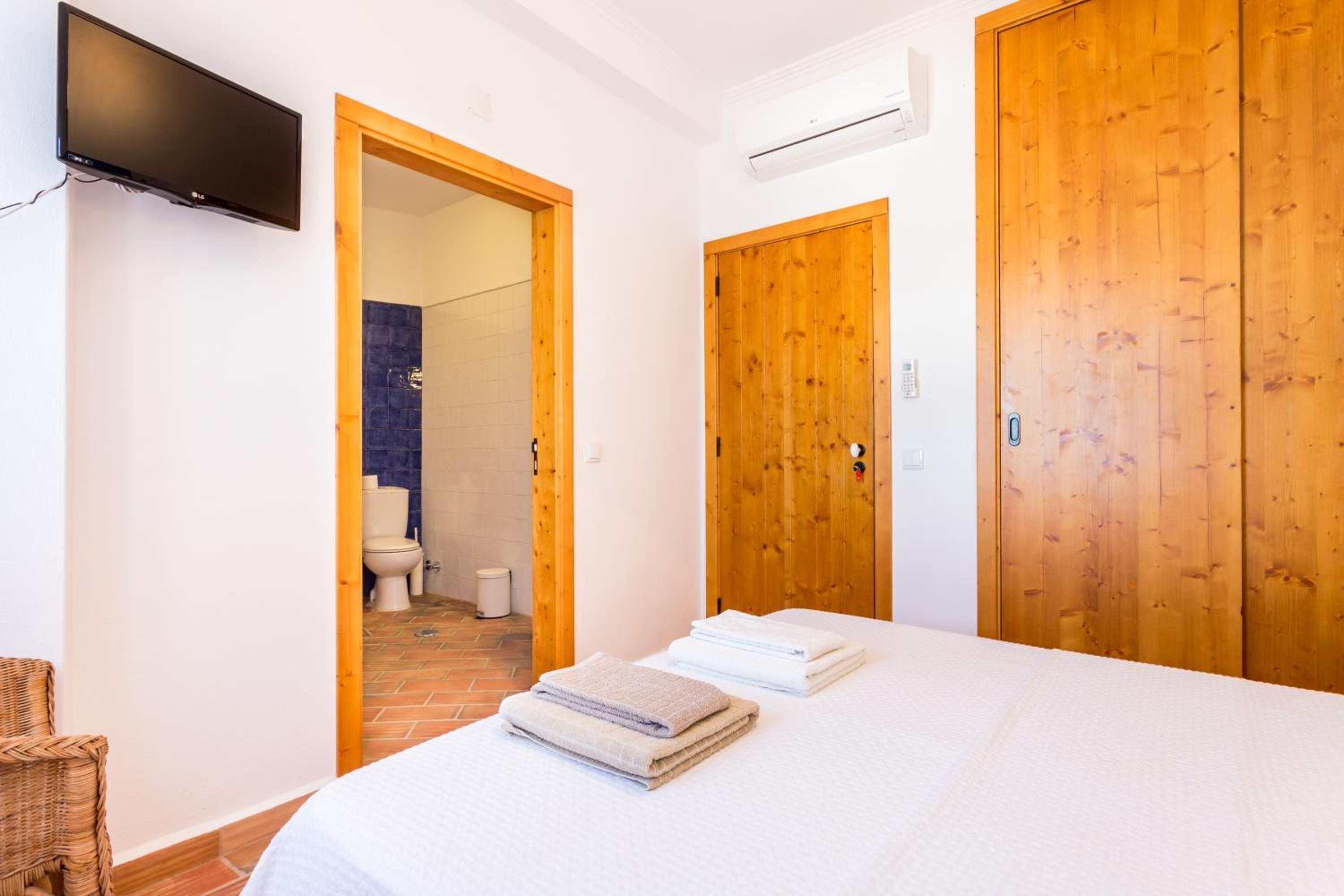 Double Room - Photo 15